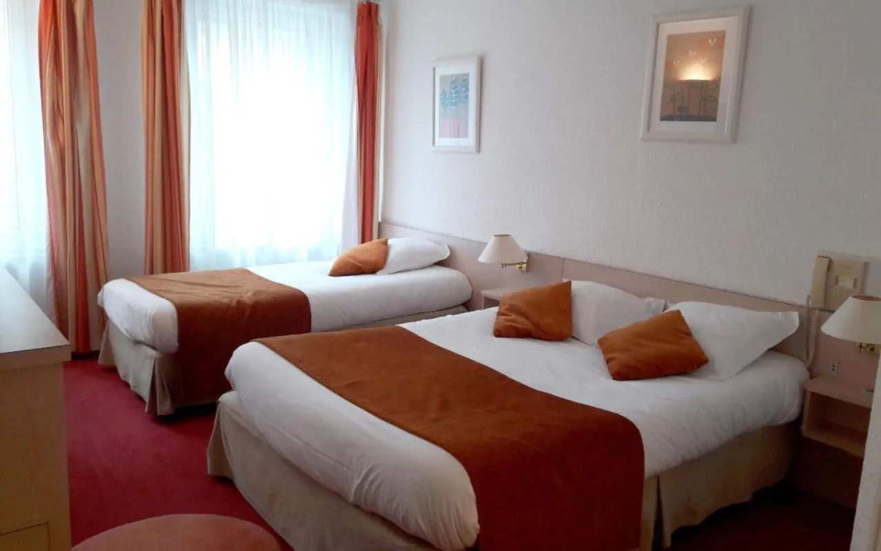 Bed in Logis Le Cheval Rouge