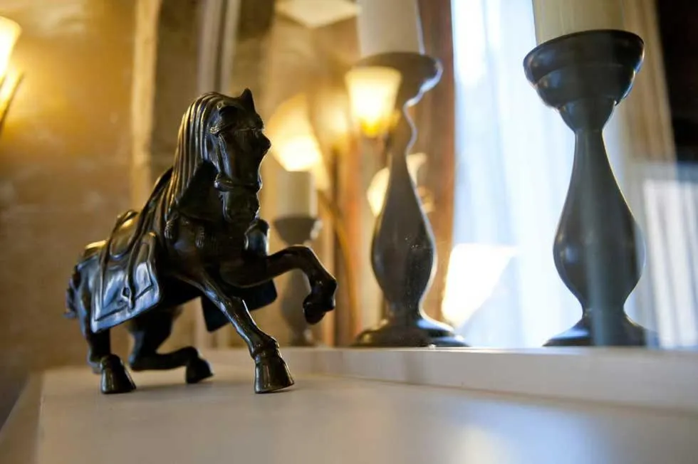 Decorative detail in Logis Le Cheval Rouge