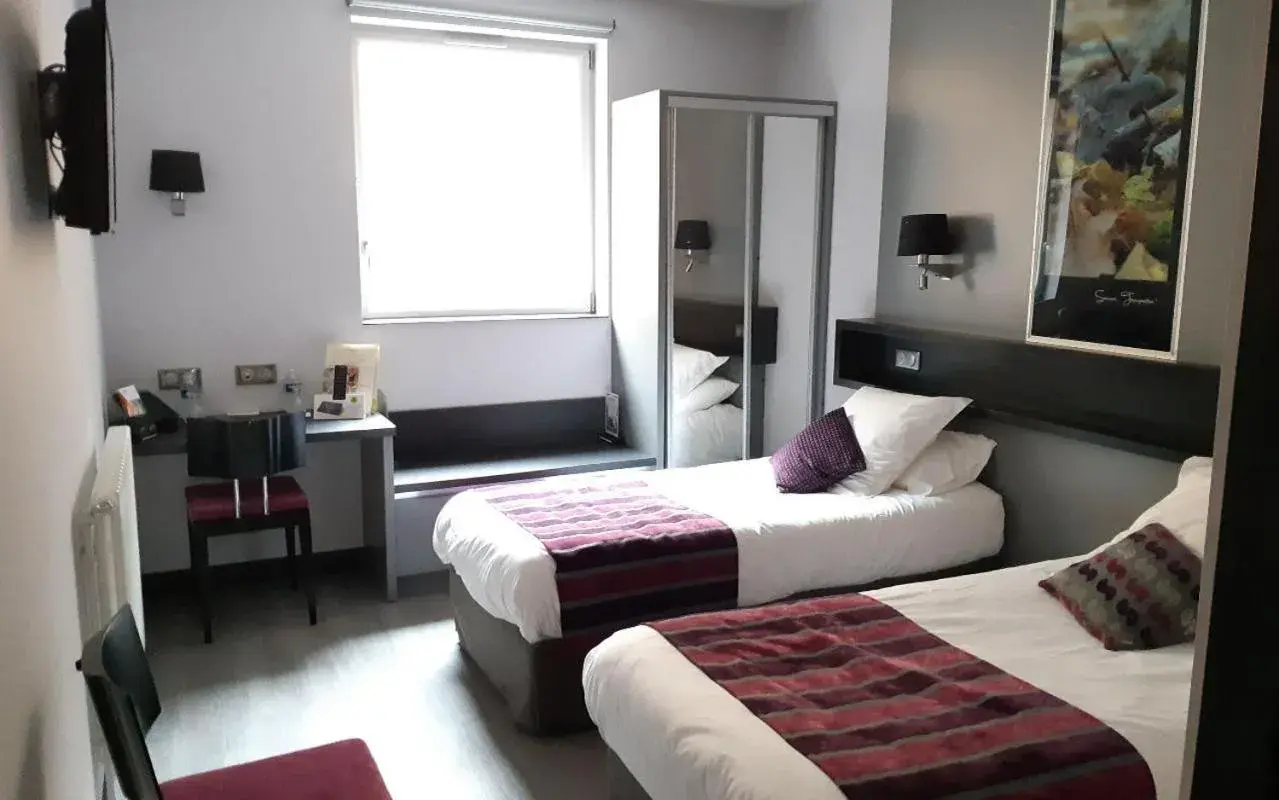 Superior Twin Room in Logis Le Cheval Rouge Superior Twin Room in Logis Le Cheval Rouge