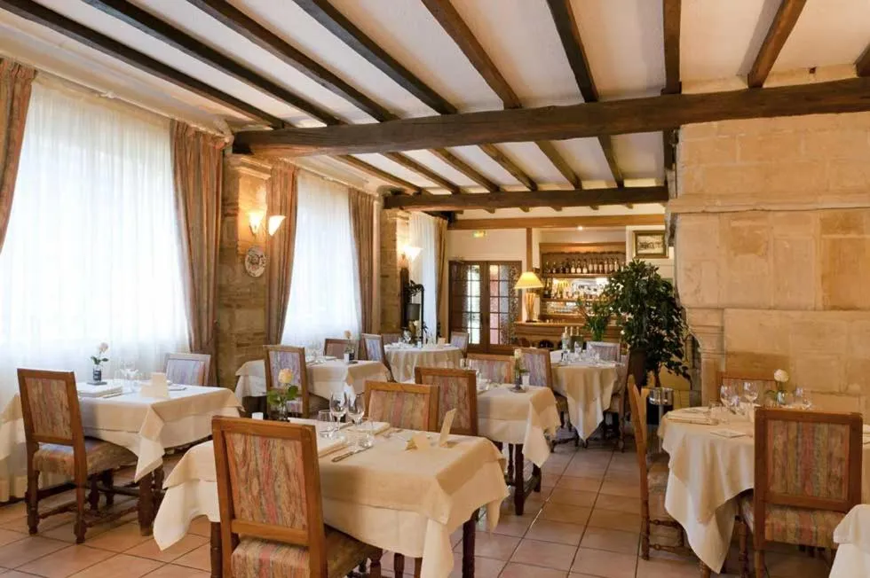Restaurant/places to eat in Logis Le Cheval Rouge