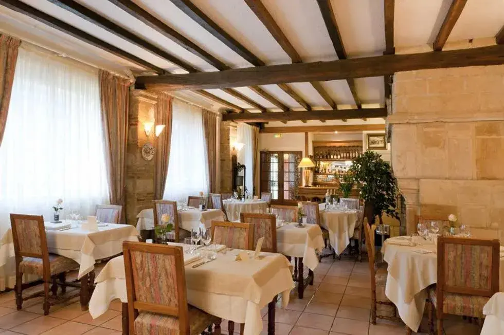 Restaurant/places to eat in Logis Le Cheval Rouge Restaurant/places to eat in Logis Le Cheval Rouge