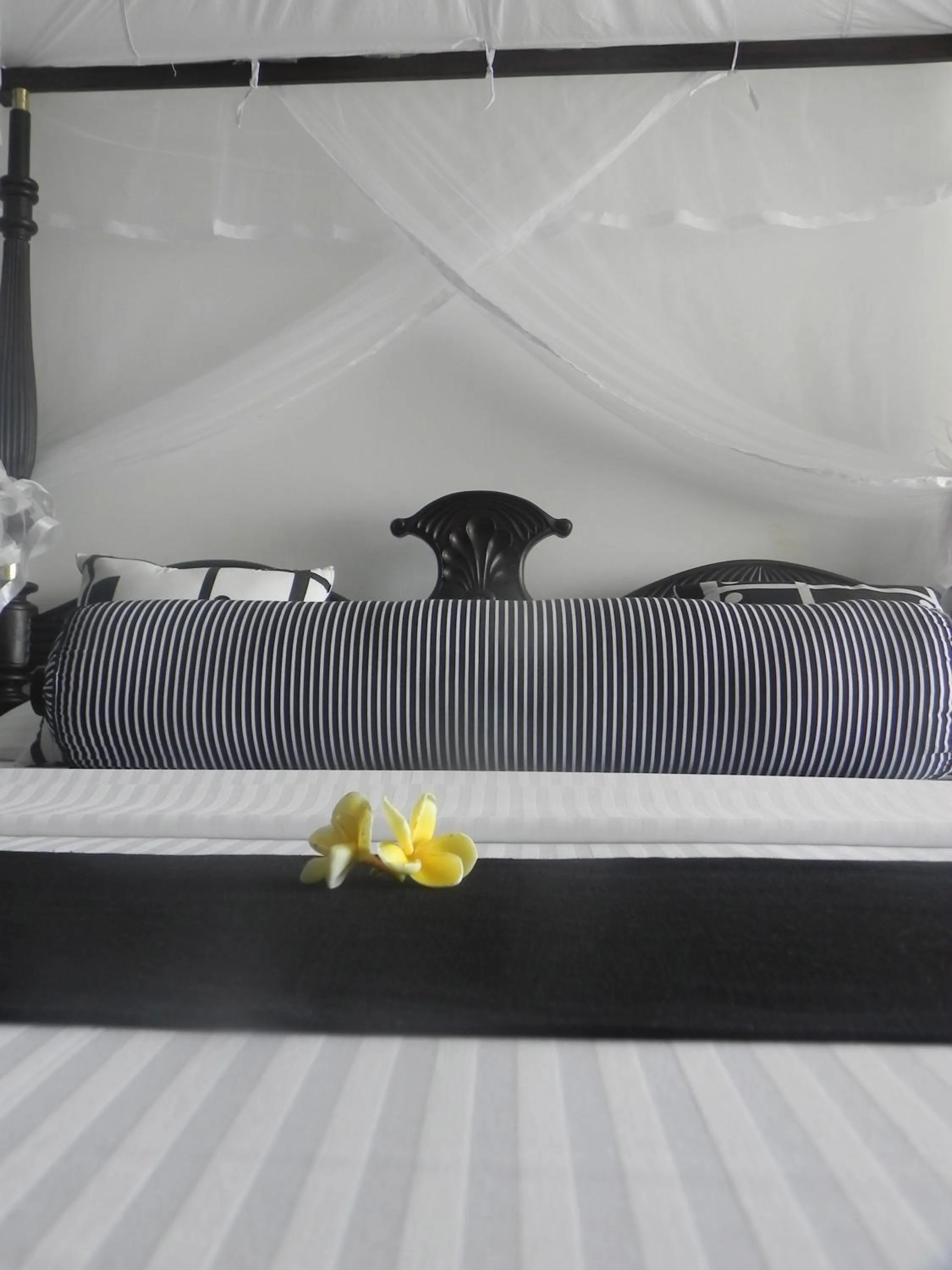 Bed in Amanda Beach Villas