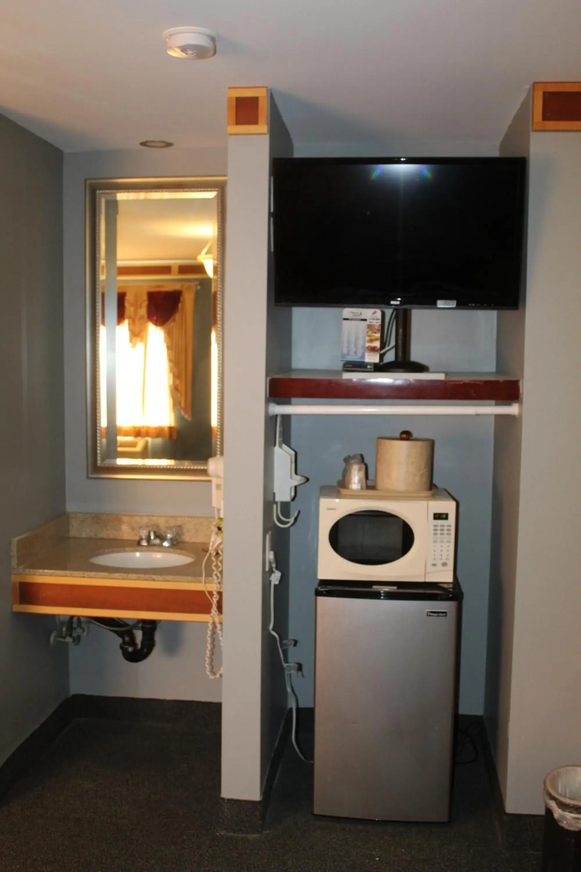 microwave in Liberty Inn Absecon Atlantic City microwave in Liberty Inn Absecon Atlantic City