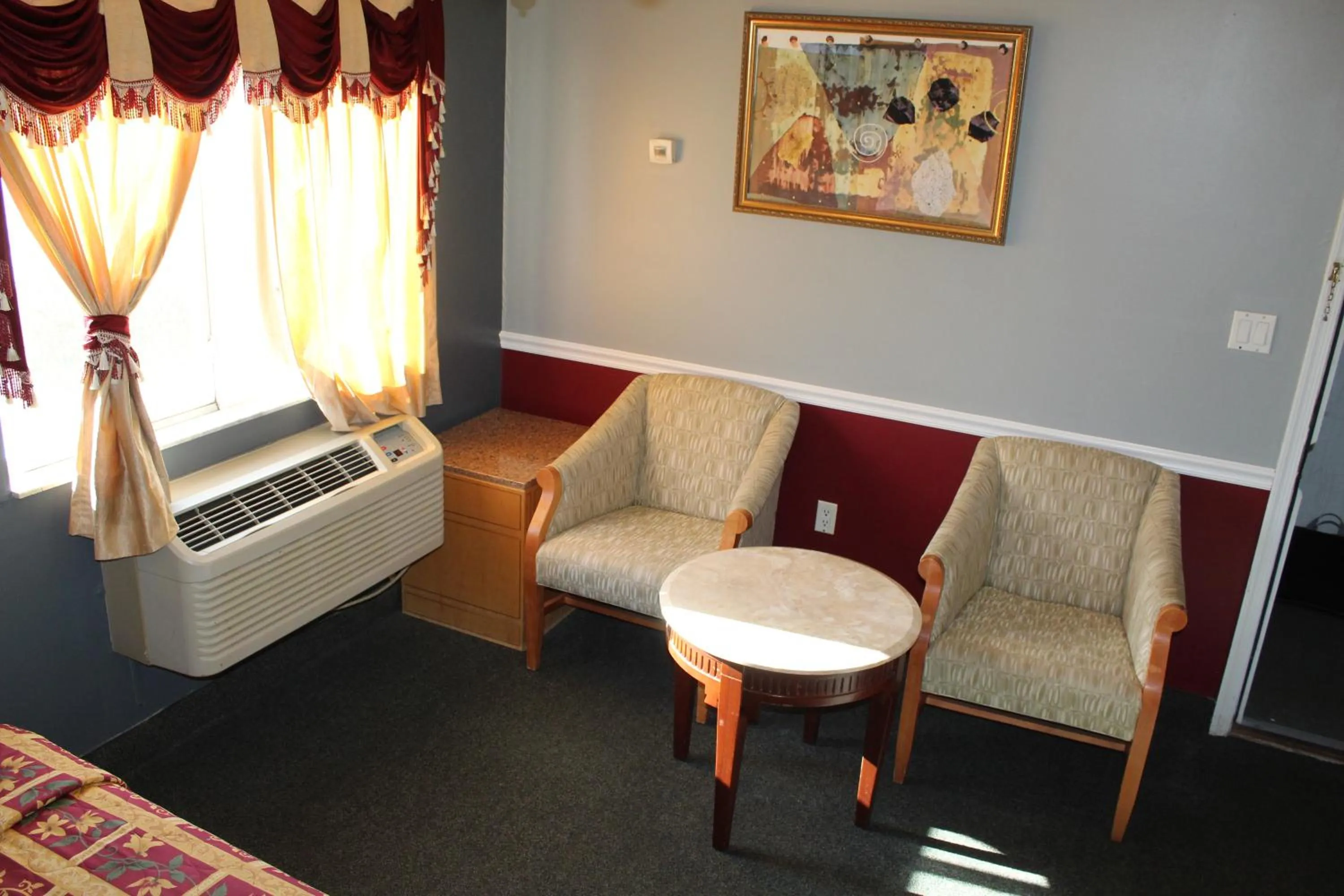 Seating area in Liberty Inn Absecon Atlantic City