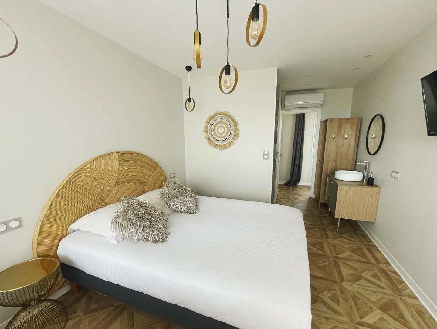 Bed in Hôtel La Grande Conque