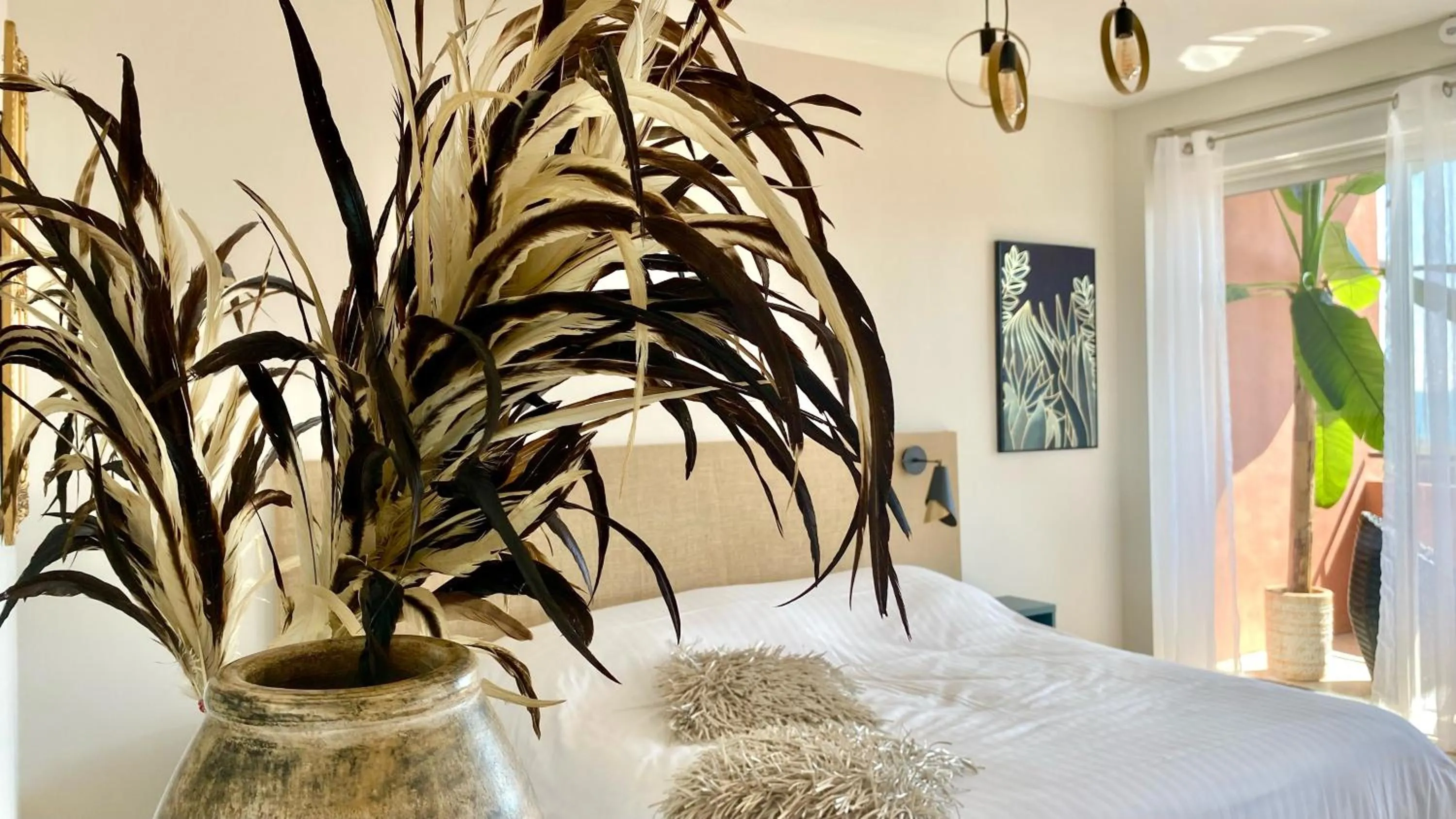 Bed in Hôtel La Grande Conque