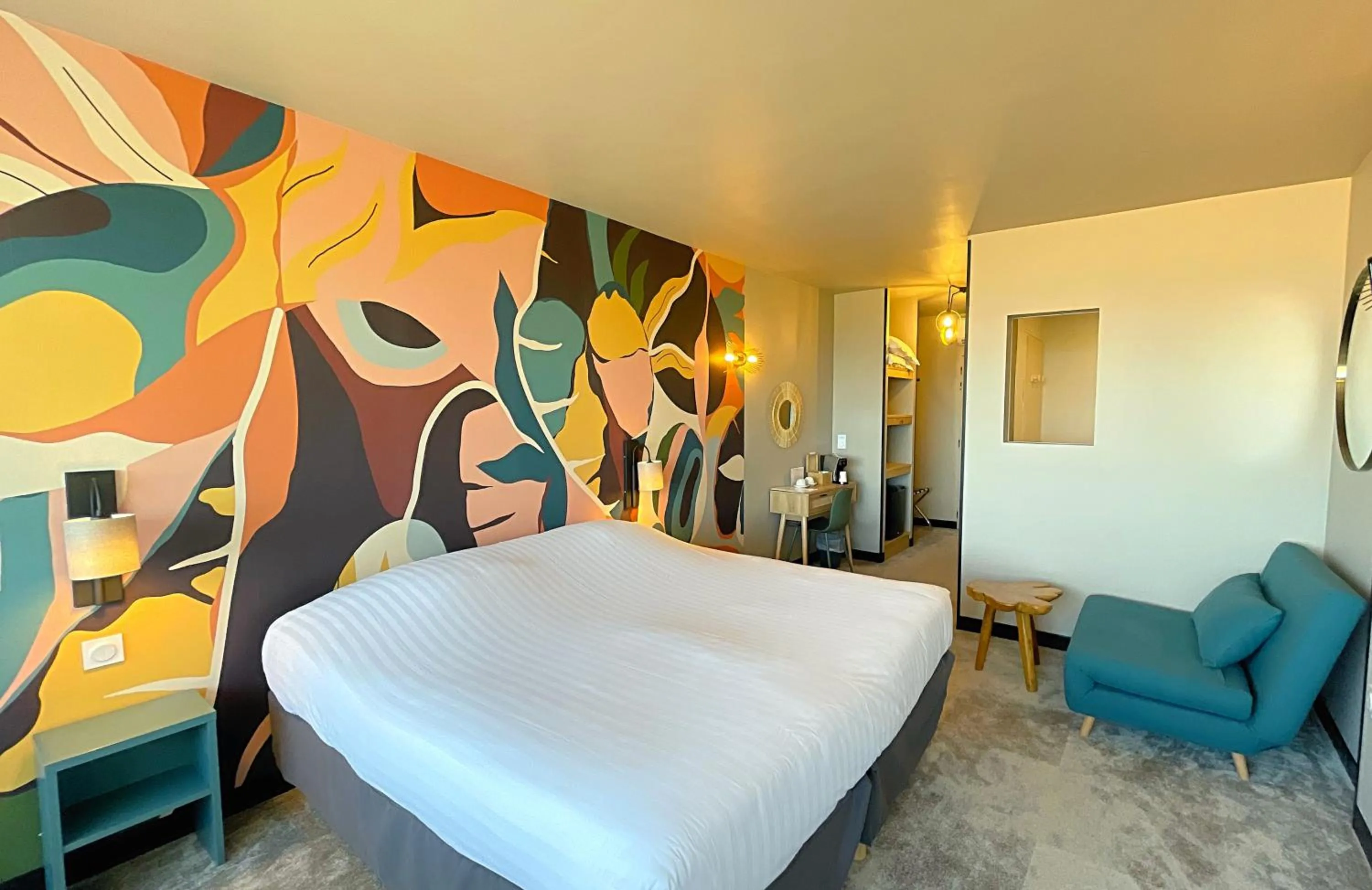 Photo of the whole room, Bed in Hôtel La Grande Conque