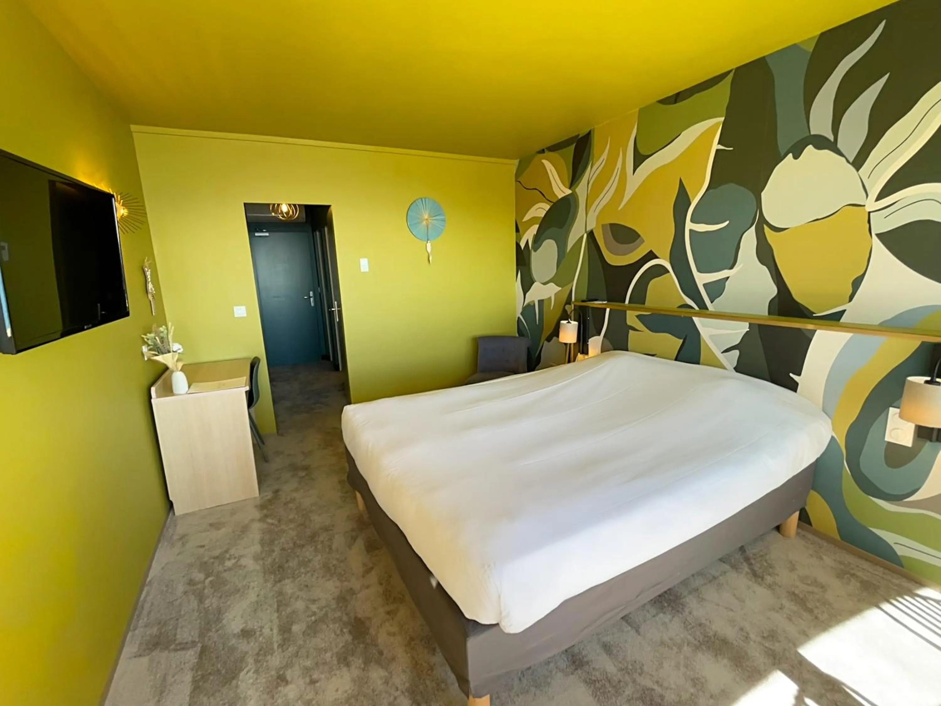 Photo of the whole room, Bed in Hôtel La Grande Conque