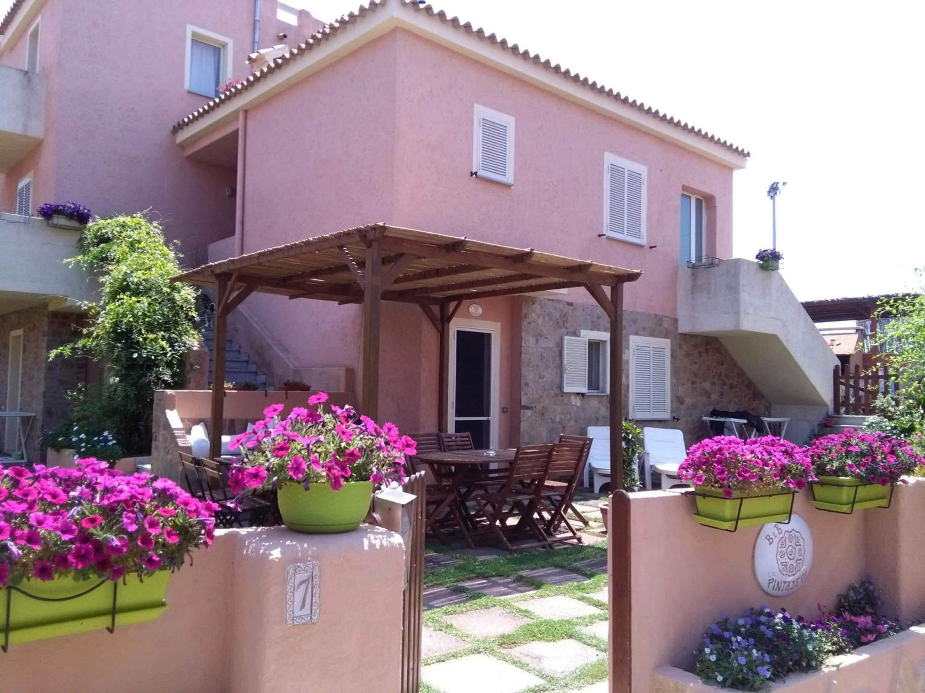 Facade/entrance in B&B La Pintadera