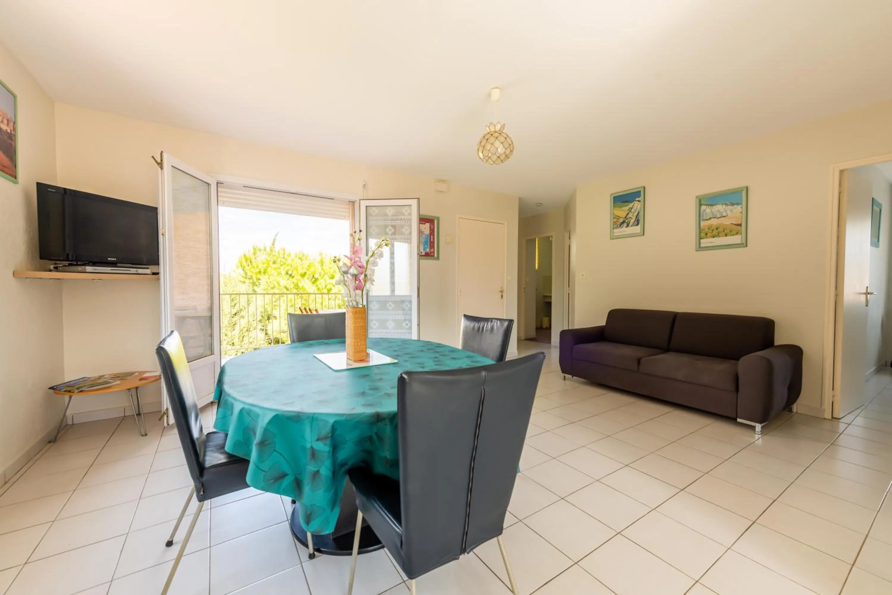 Dining area in Gîte L'Orée du Lac