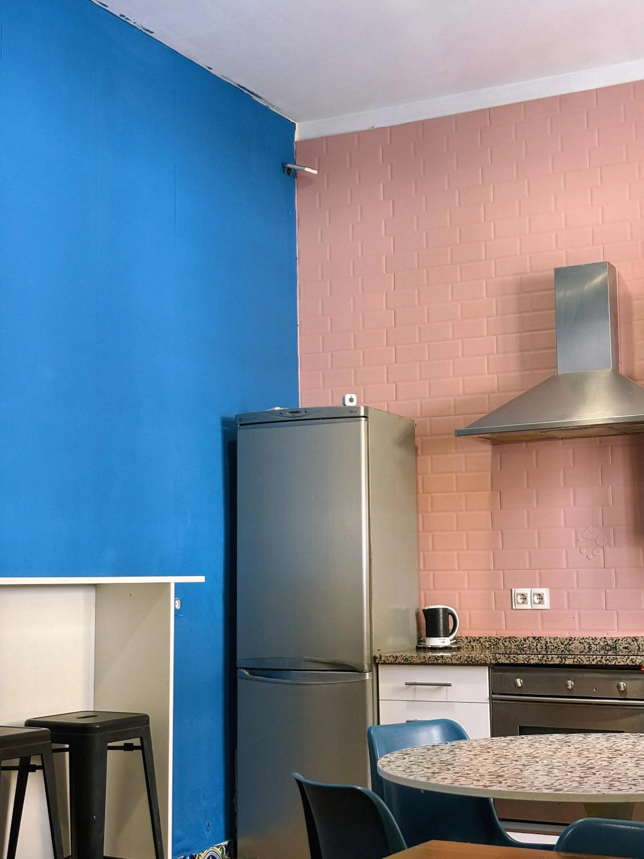 Communal kitchen in Rio Hostel