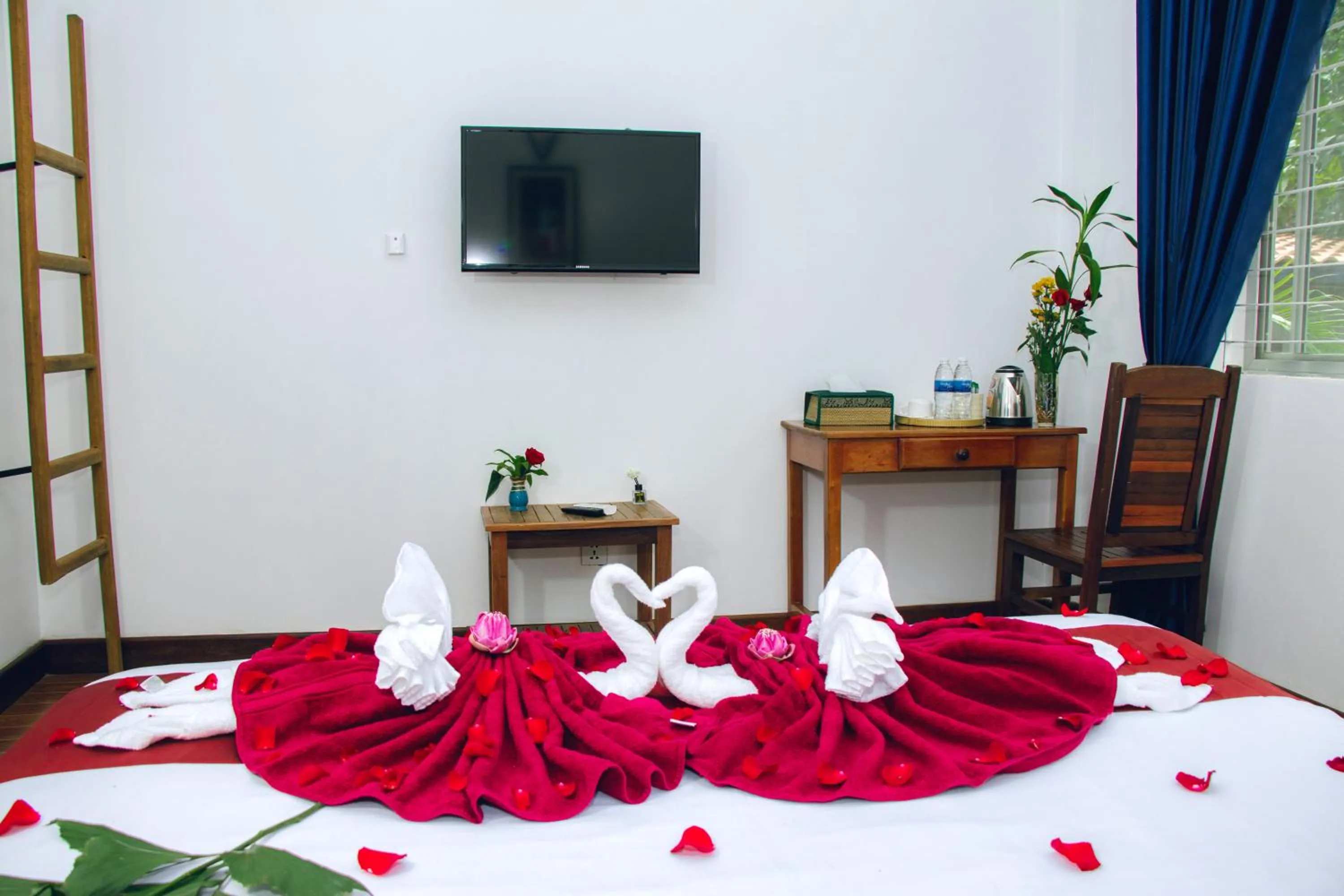 TV and multimedia, Bed in Thonka Boutique