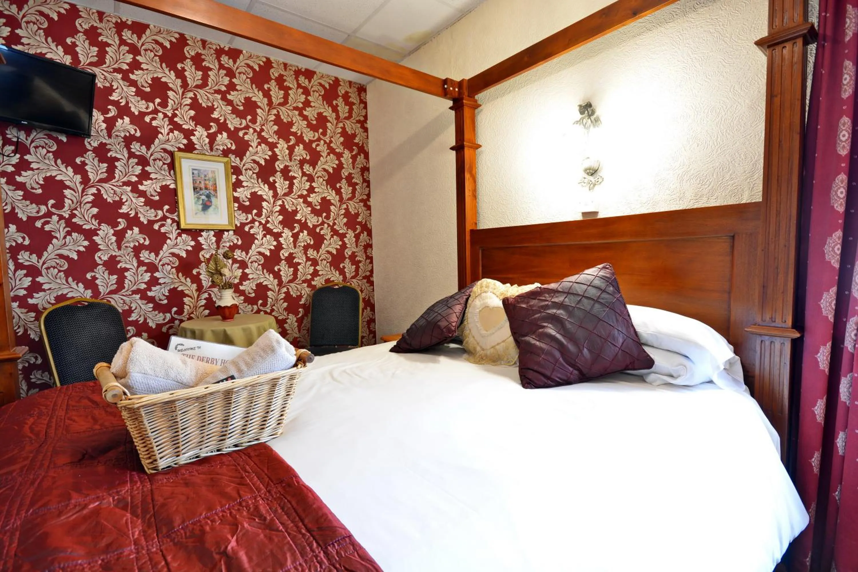 Bedroom, Bed in The Derby Hotel