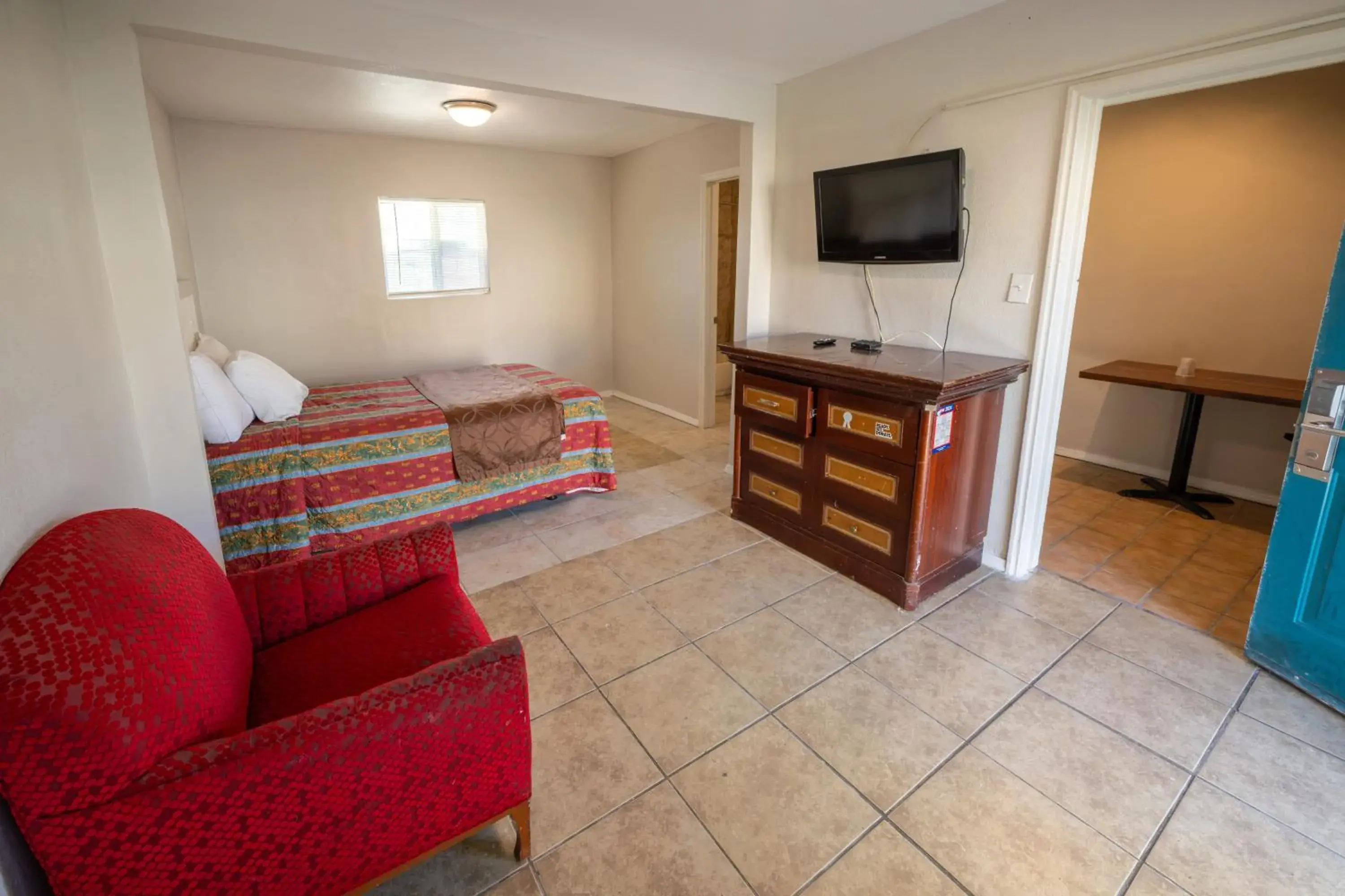 Bedroom in Motel 7 By OYO Near Phoenix Airport Bedroom in Motel 7 By OYO Near Phoenix Airport