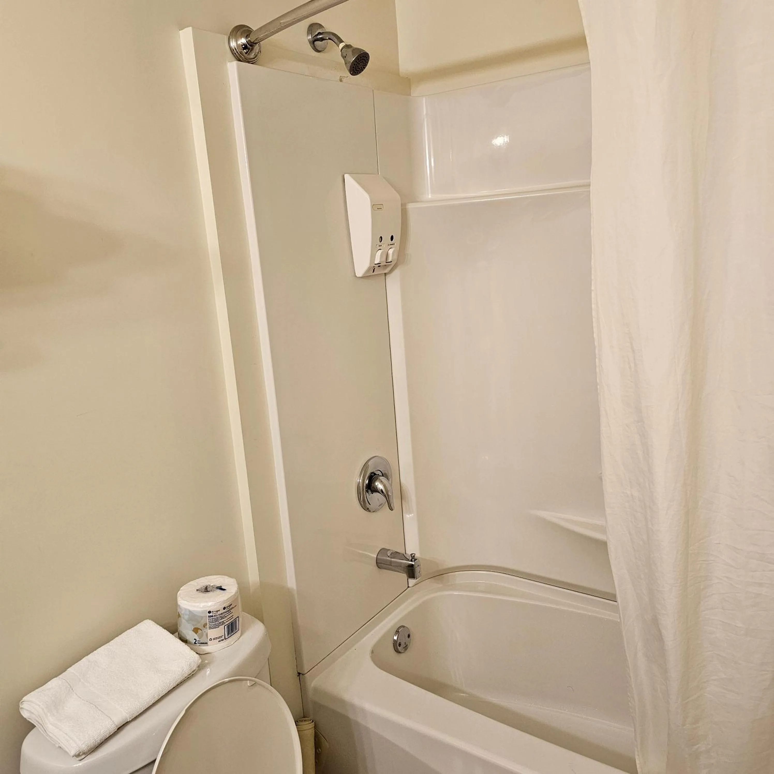 Shower in Pacific Rim Motel