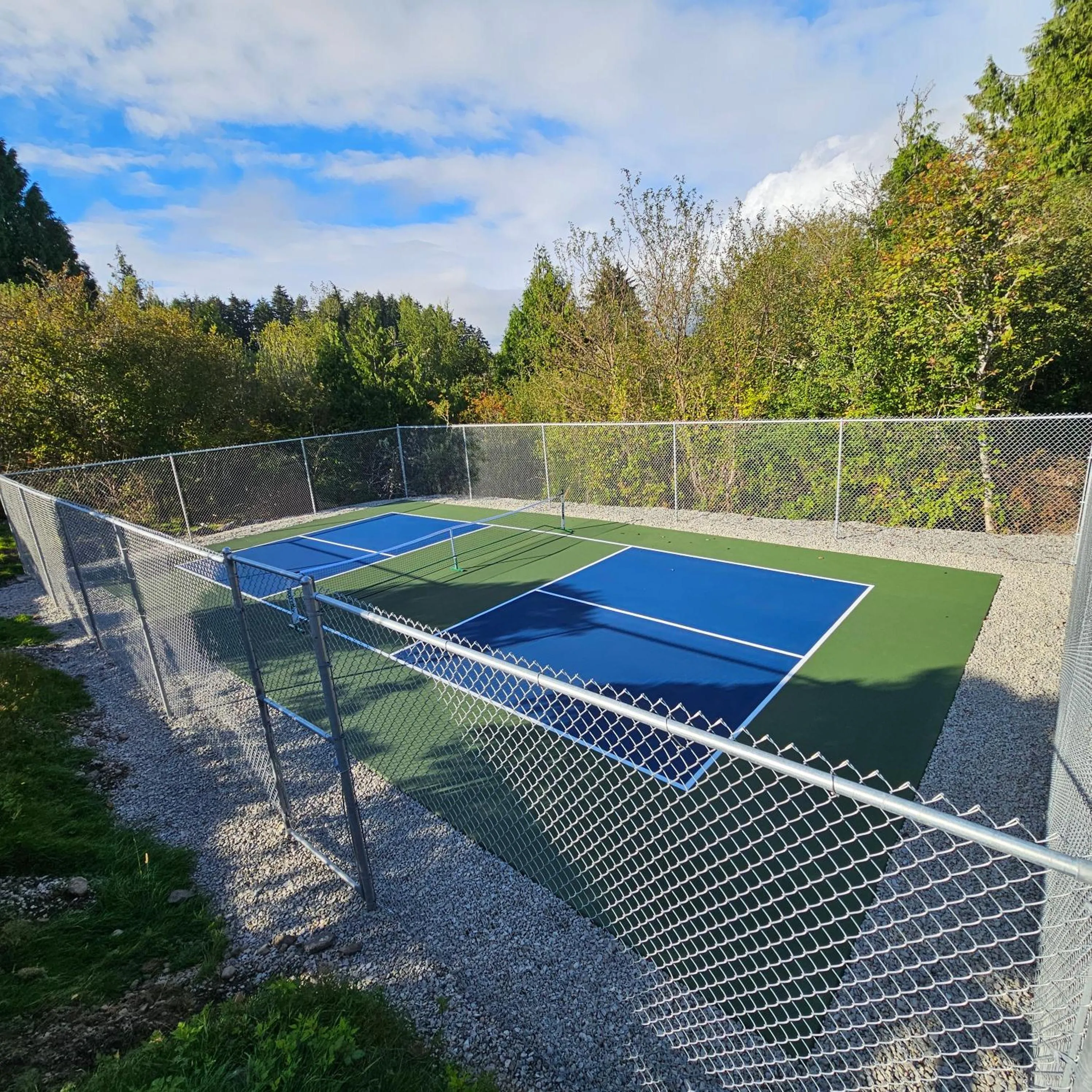 Tennis court in Pacific Rim Motel