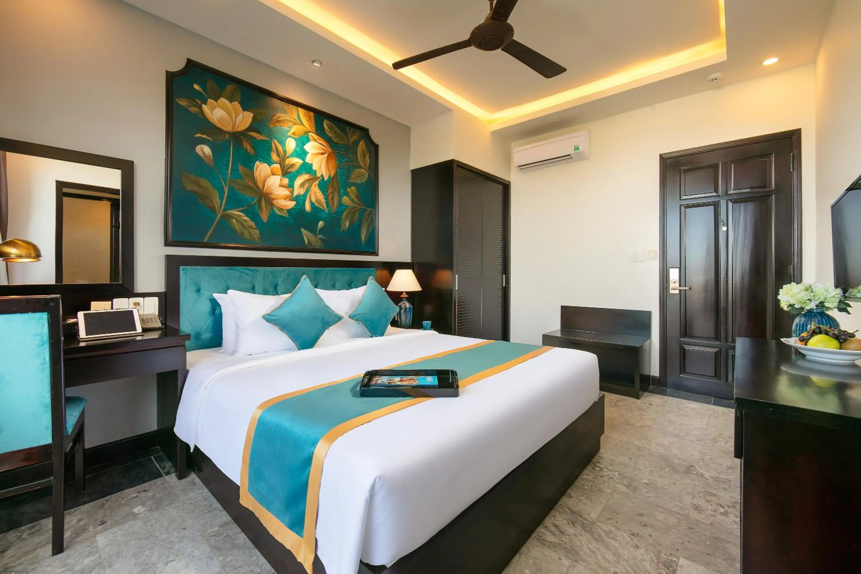 Photo of the whole room, Bed in Silk River Hoi An Hotel & Spa