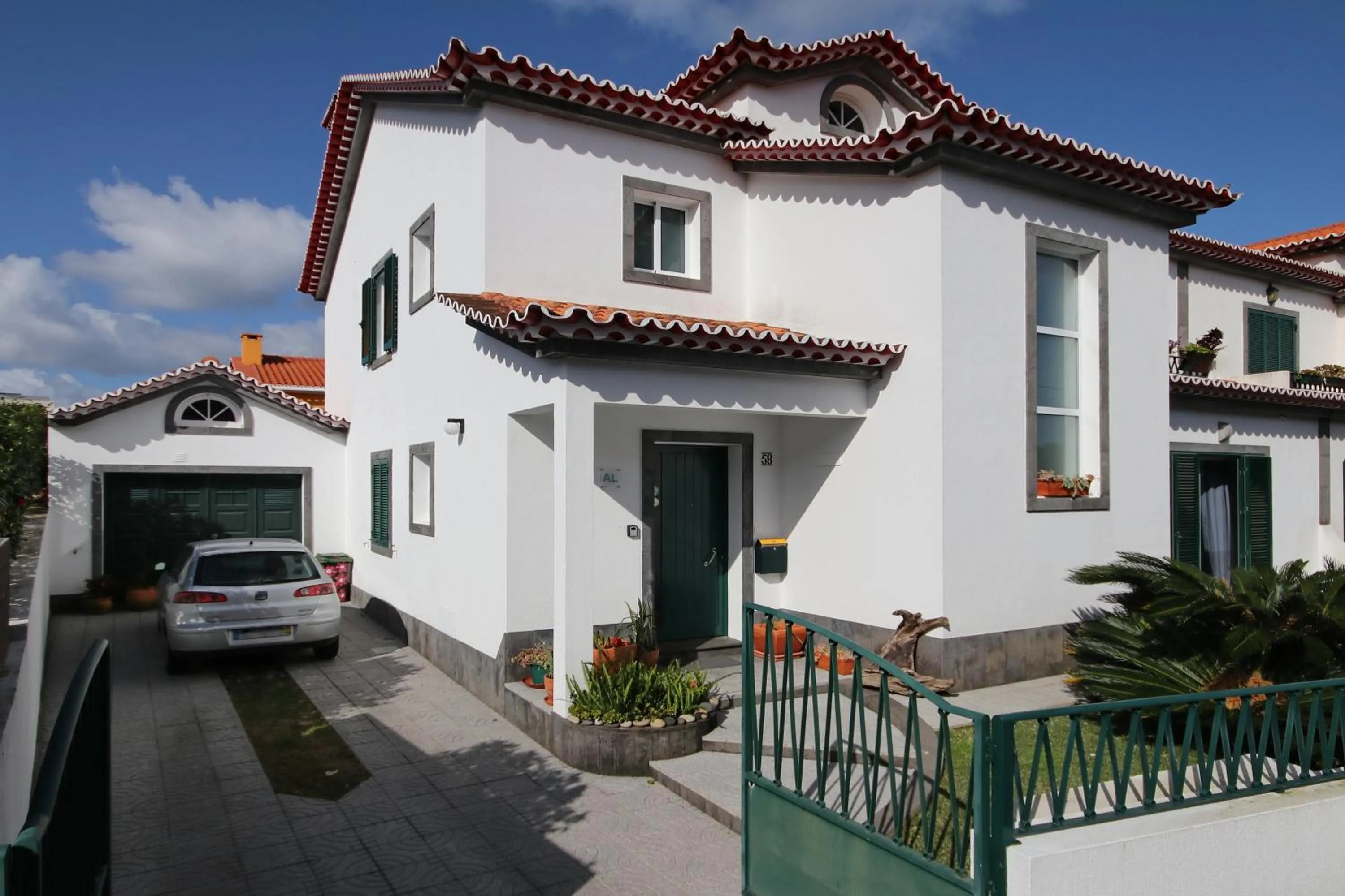 Property building in Casa da Flor