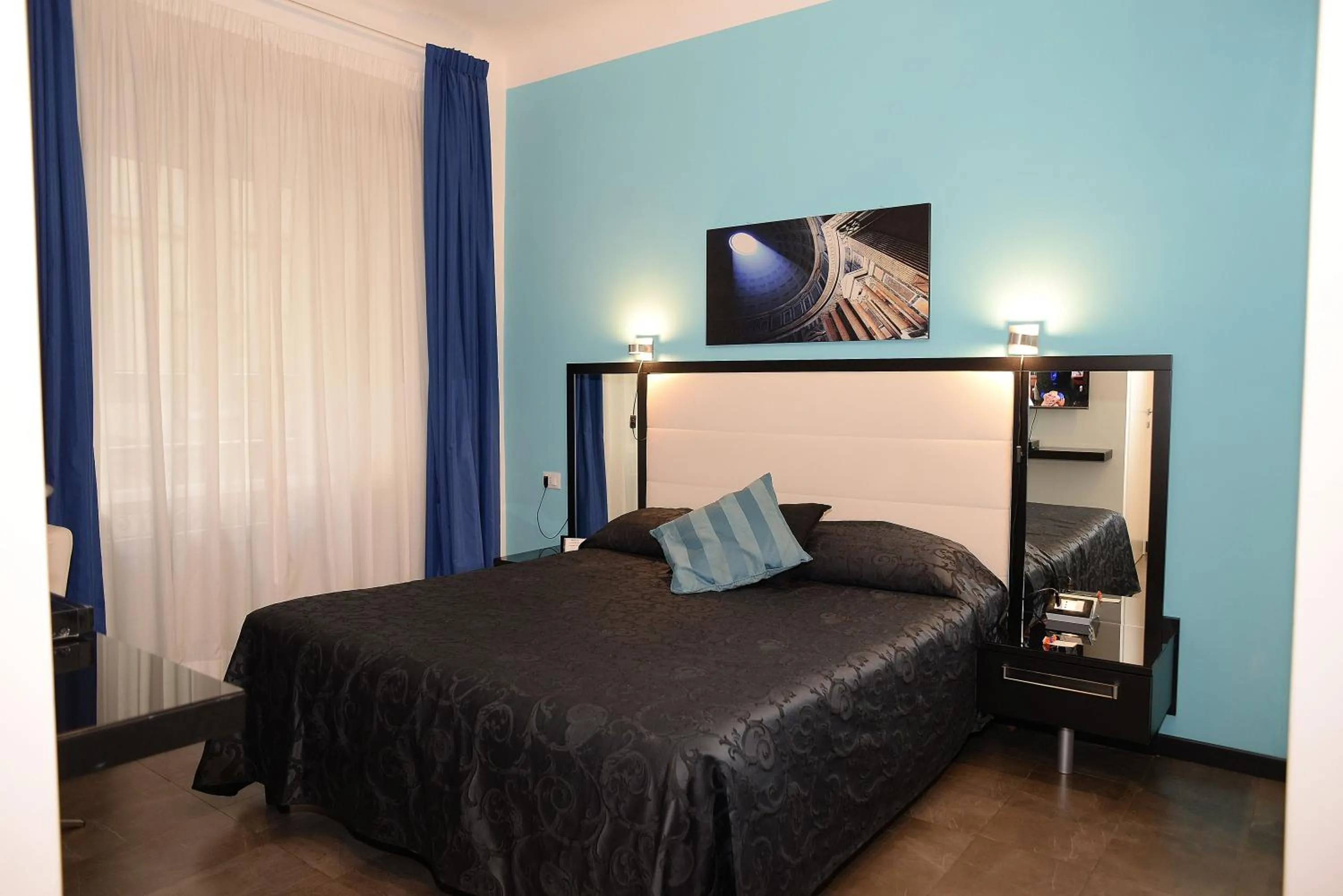 Photo of the whole room, Bed in Capital Suite