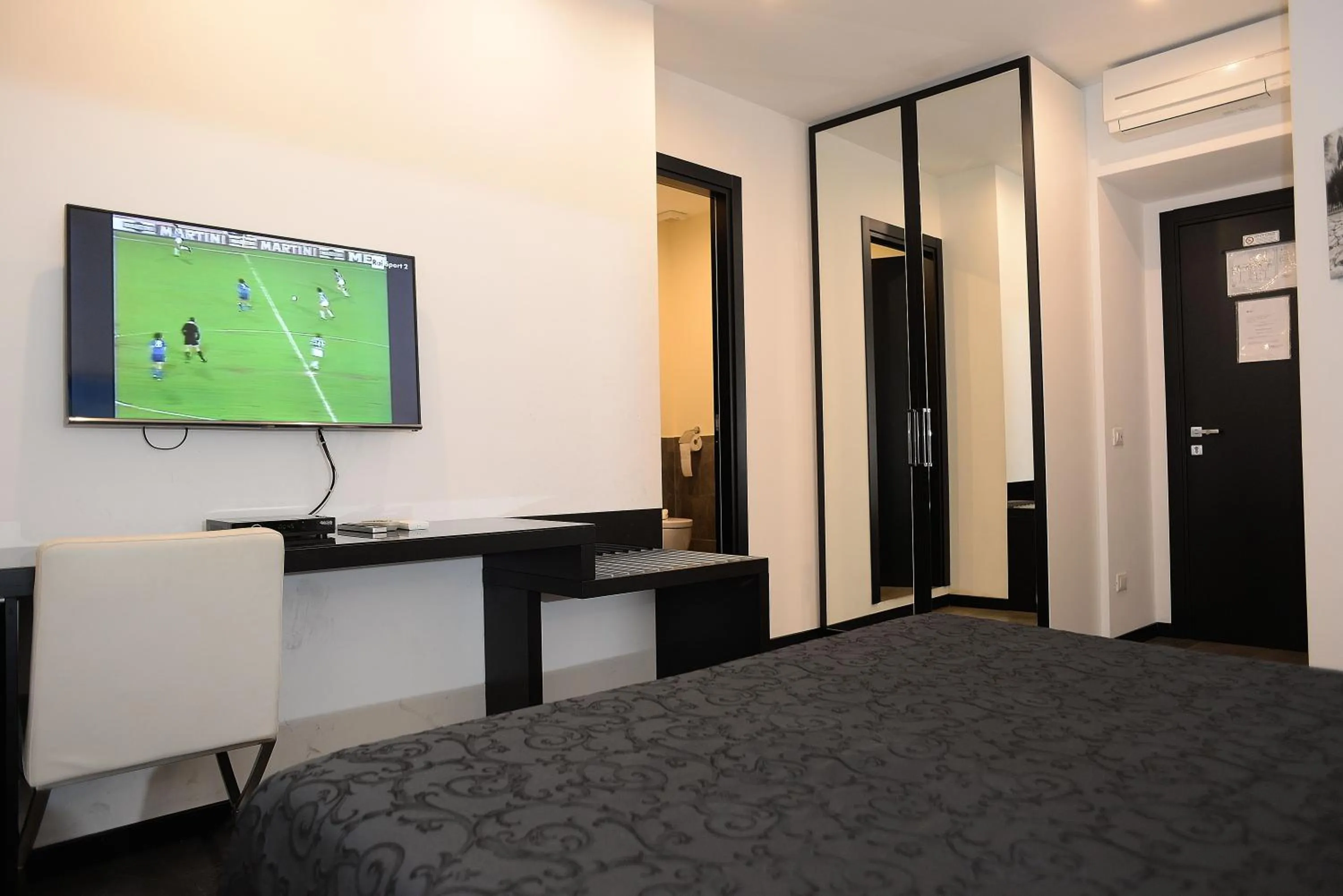 Photo of the whole room in Capital Suite