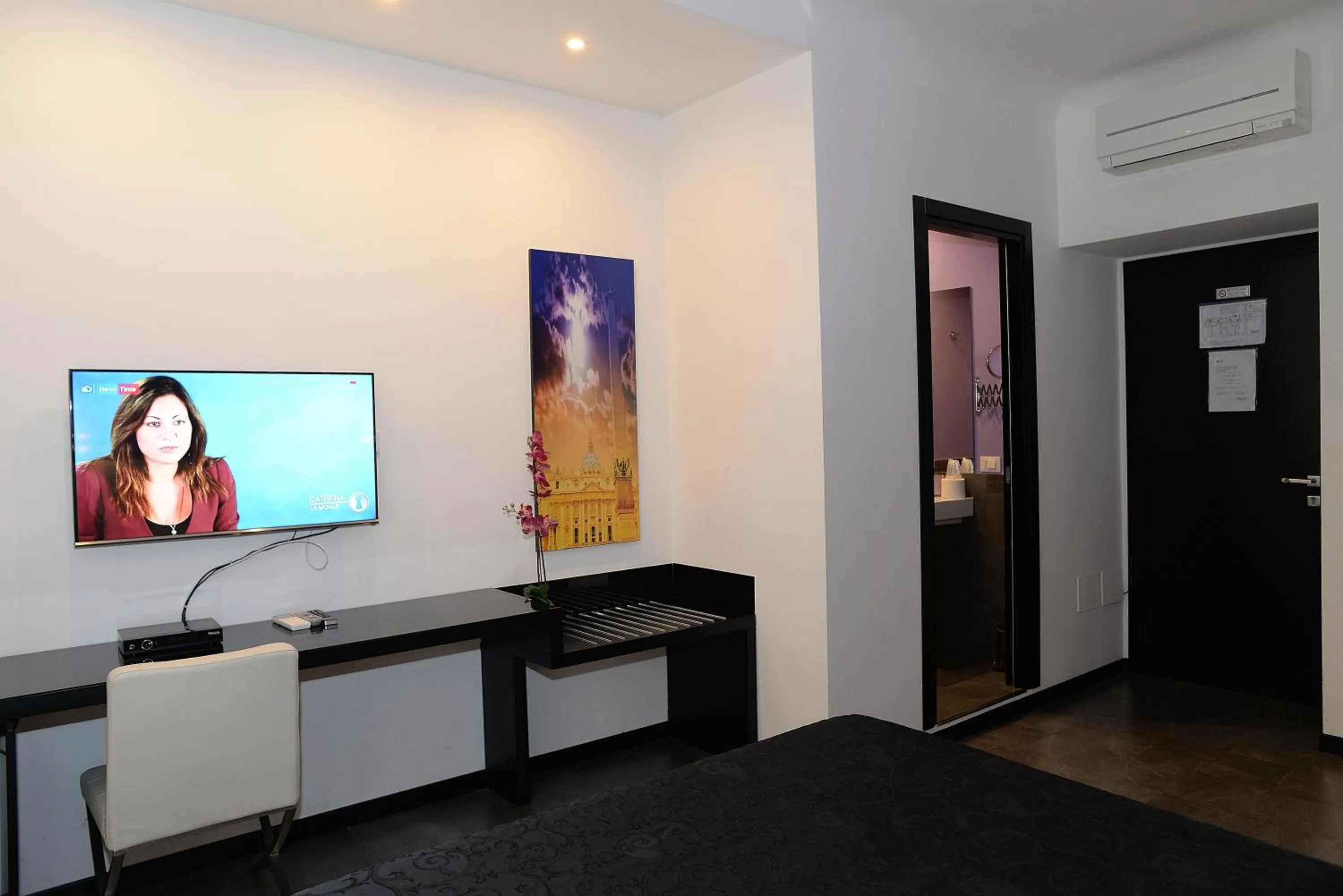 Photo of the whole room in Capital Suite