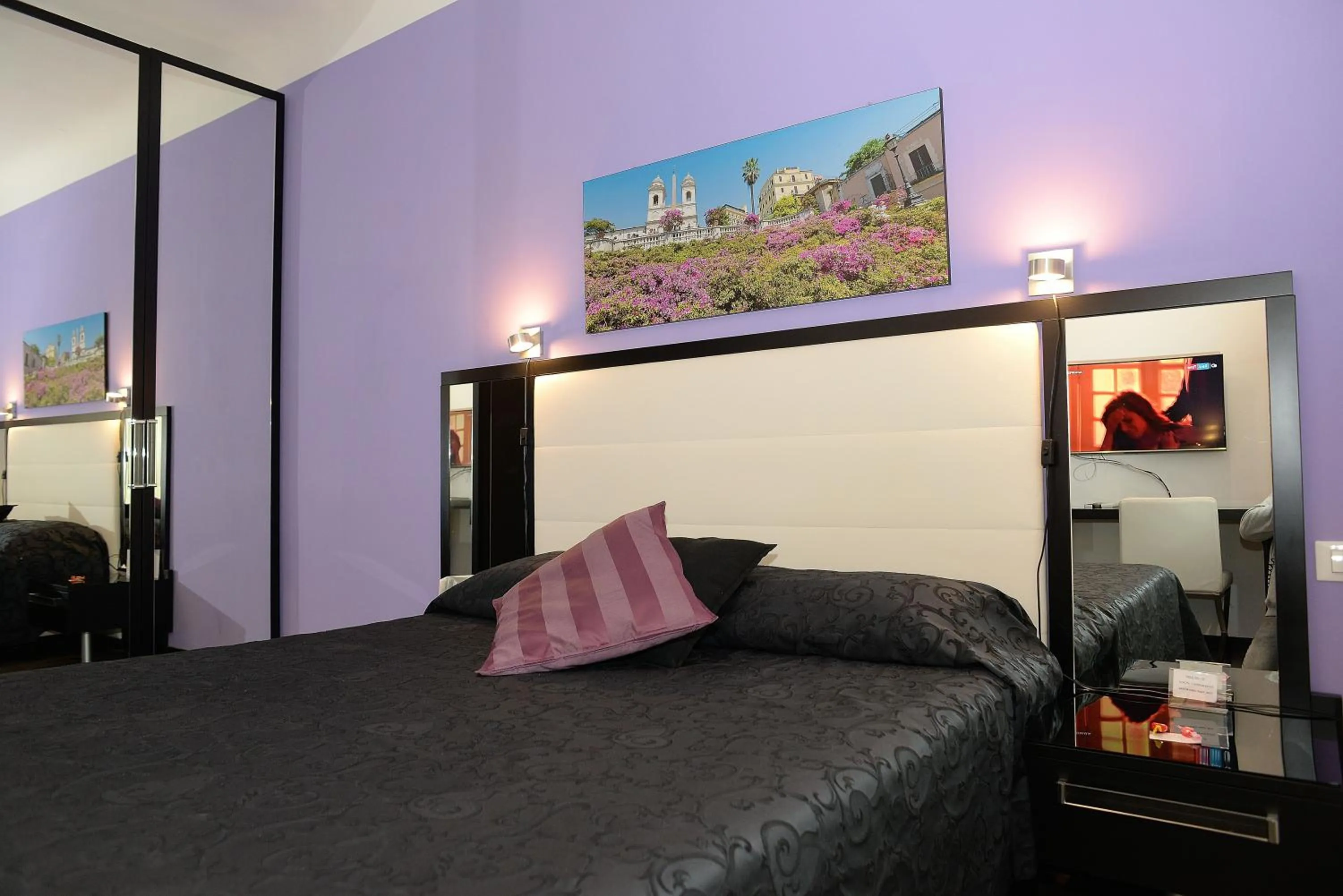 Photo of the whole room, Bed in Capital Suite