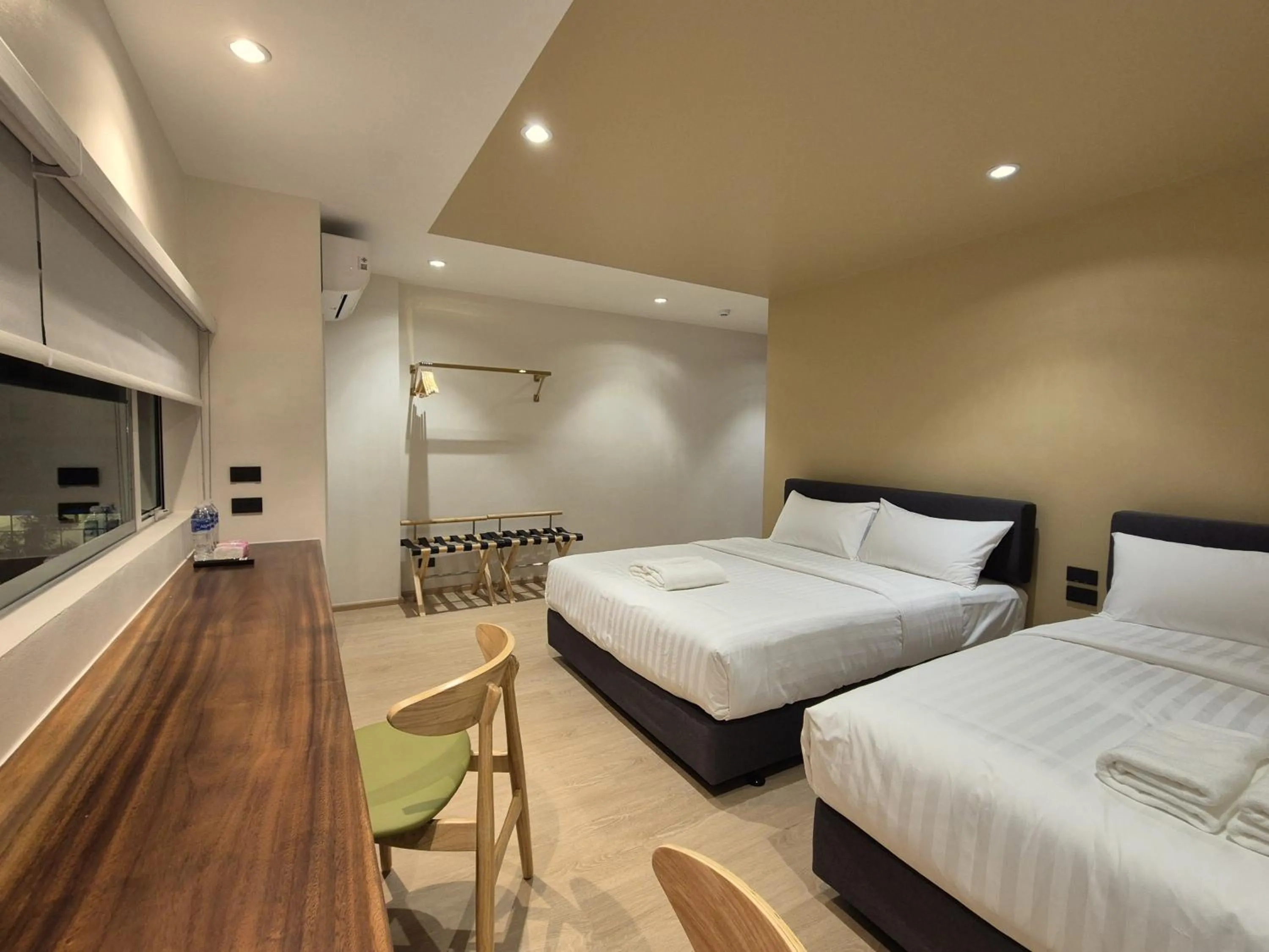 Bedroom, Bed in The Publyc Hotel