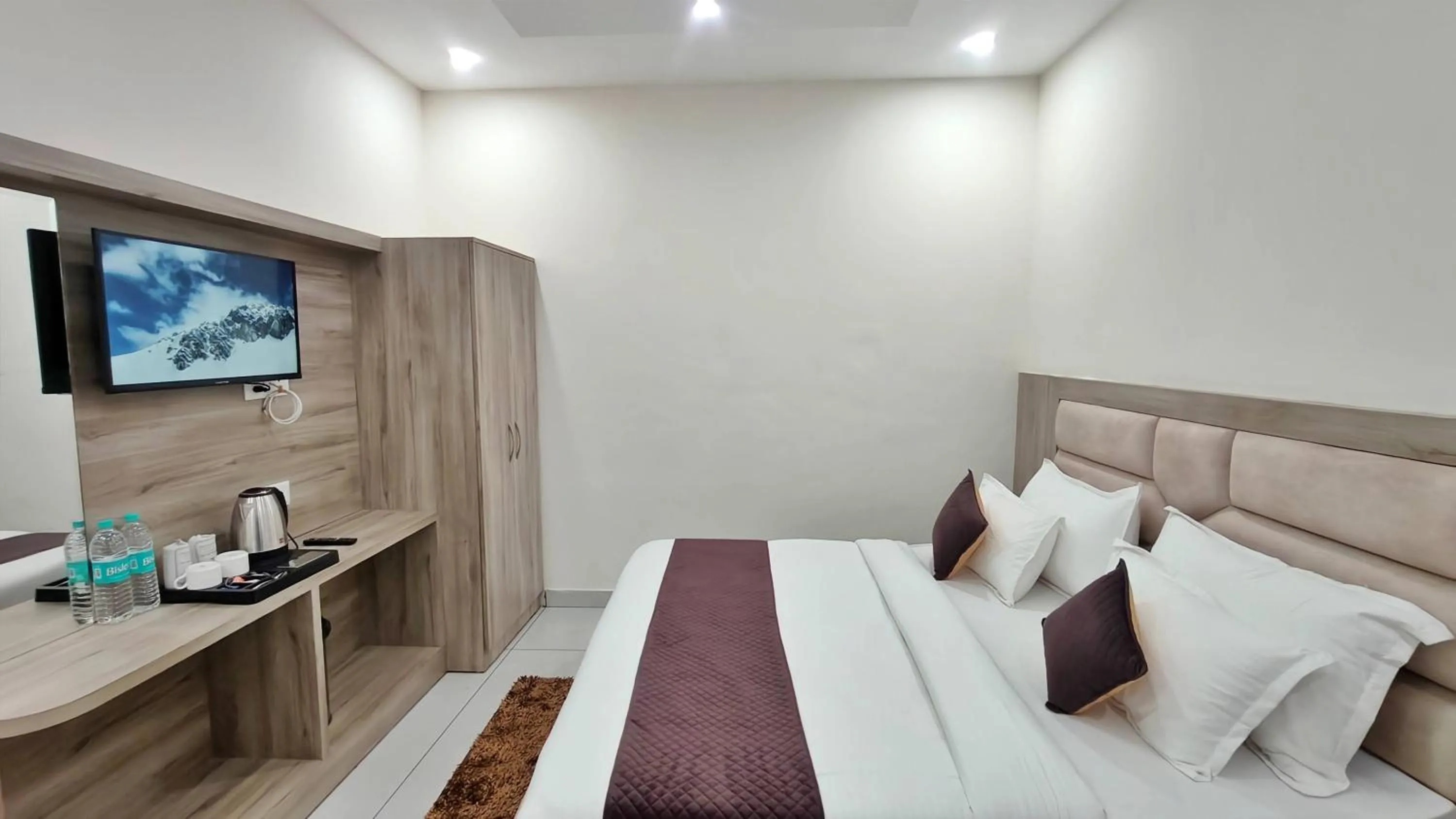 Bed in Hotel The Katra Avenue