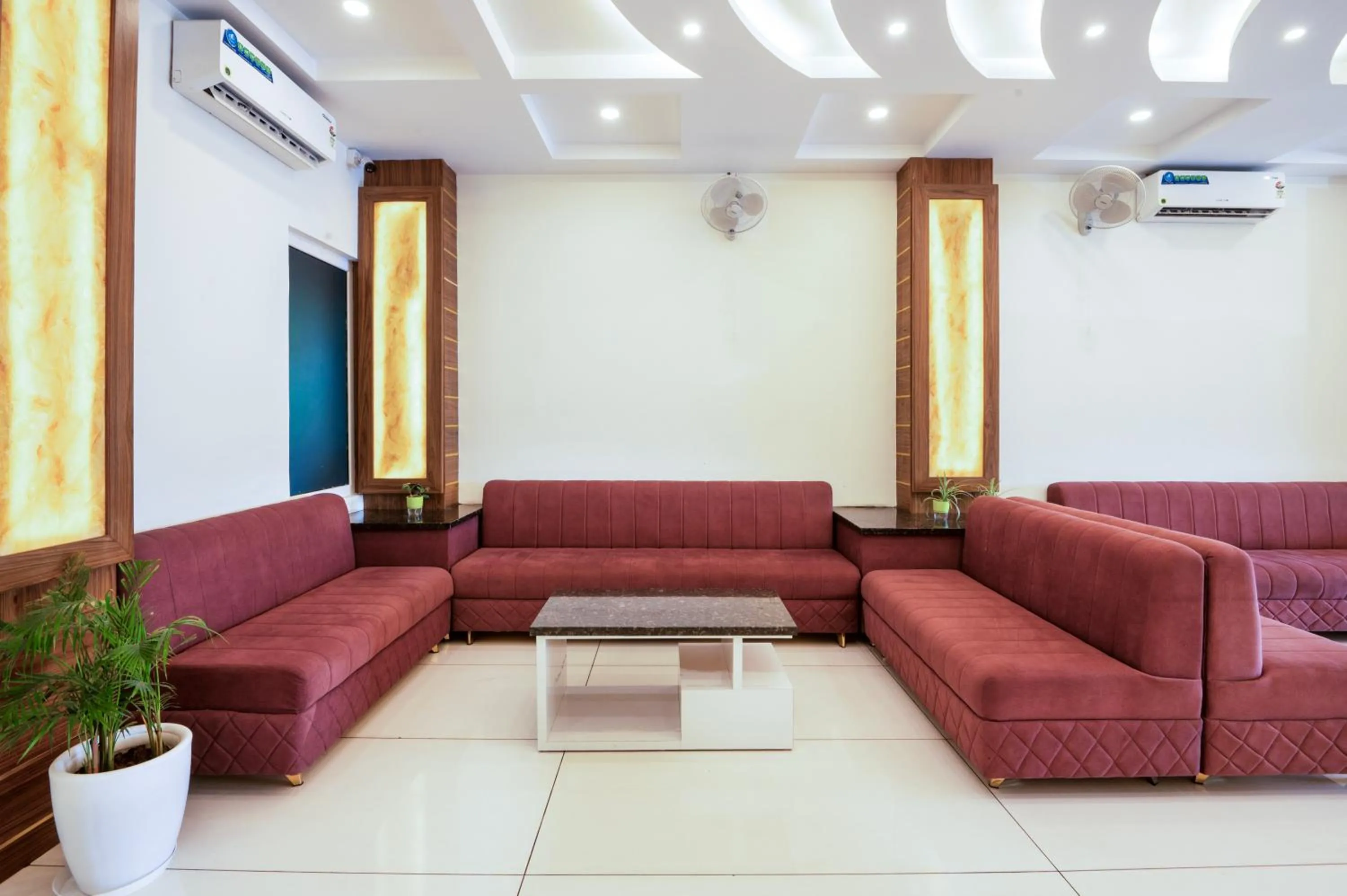 TV and multimedia in Hotel The Katra Avenue