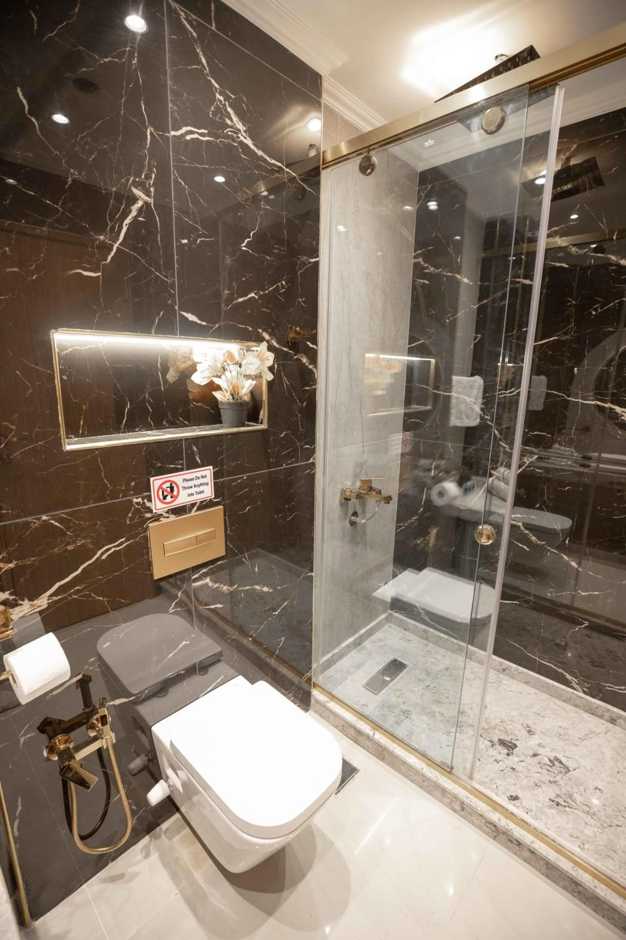 Shower in Eyes Of Egypt Pyramids View Boutique Hotel