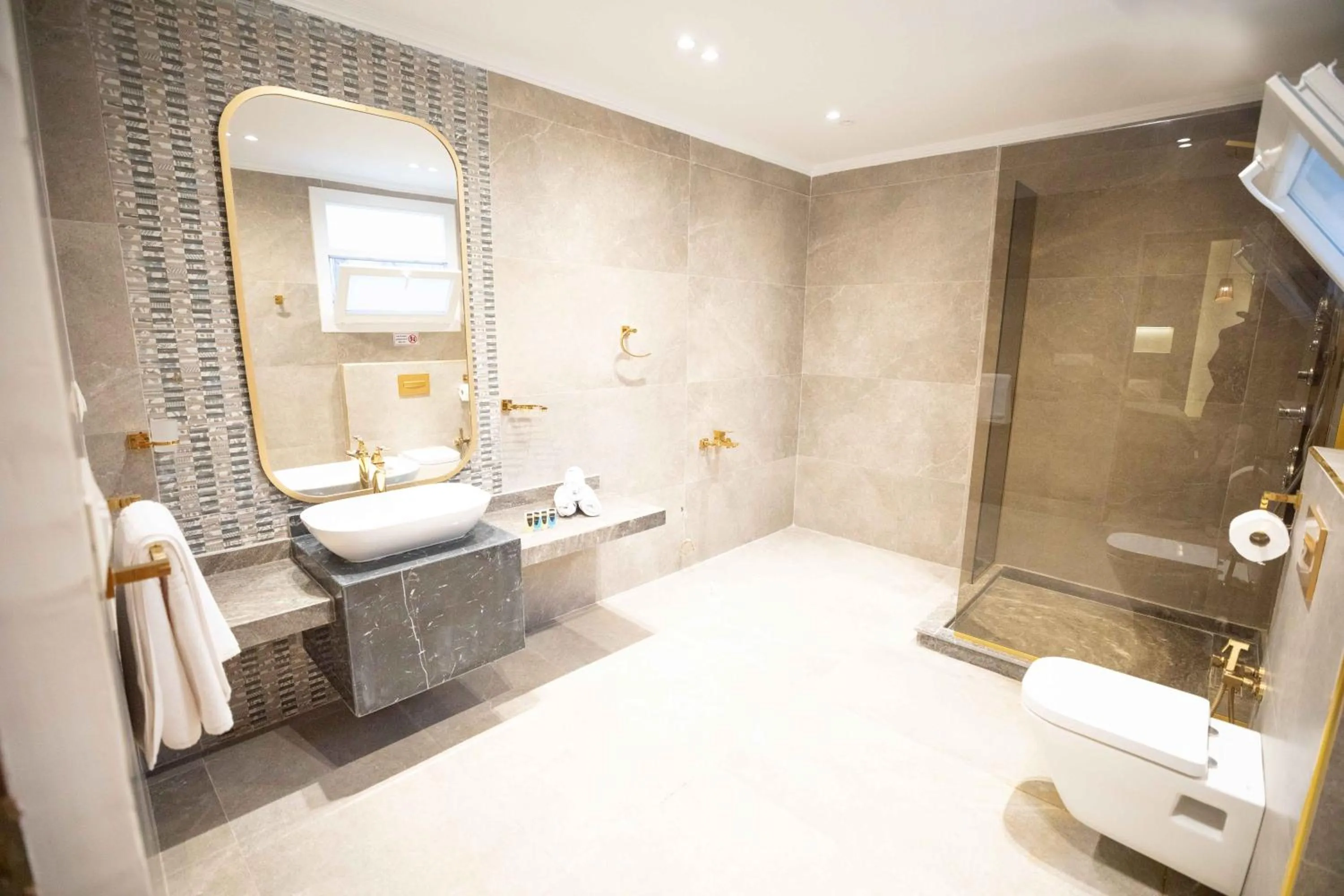 Shower in Eyes Of Egypt Pyramids View Boutique Hotel