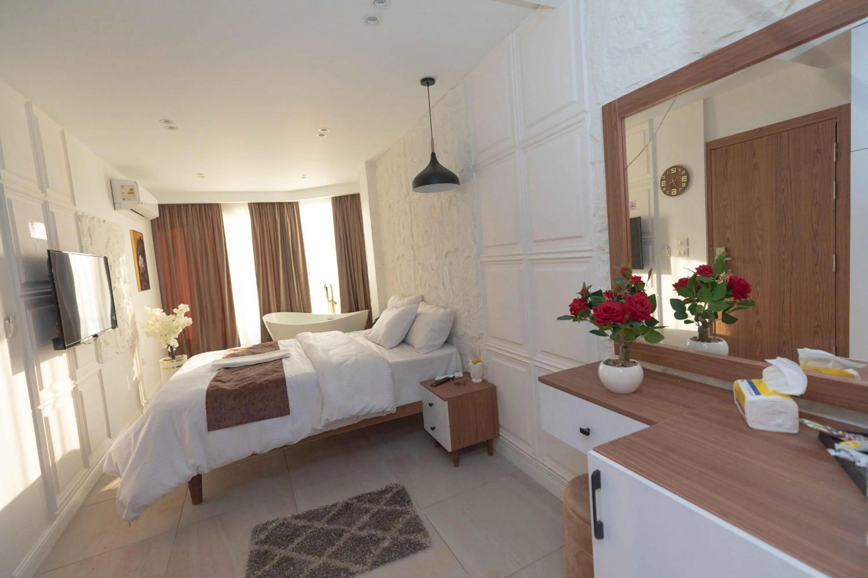 Bed in Eyes Of Egypt Pyramids View Boutique Hotel