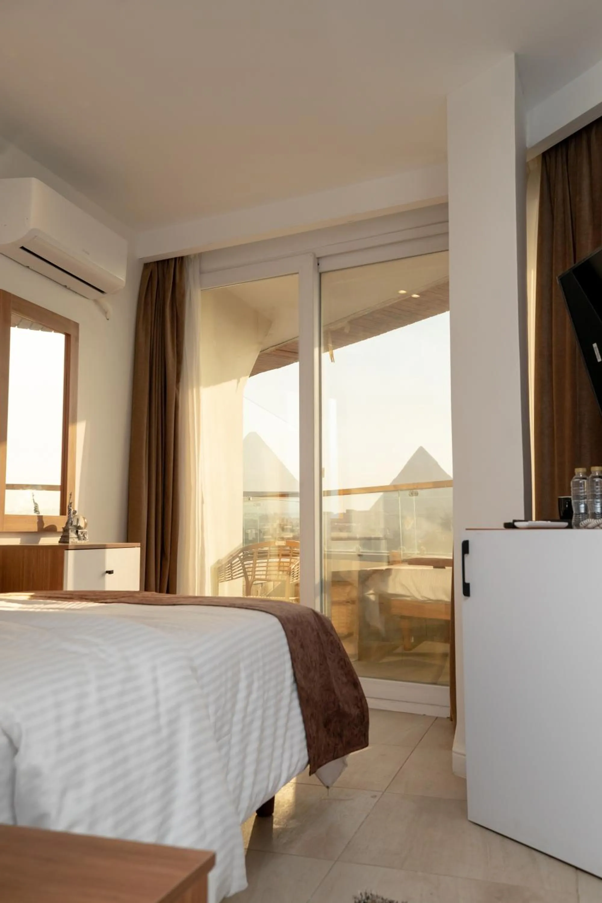 Bed in Eyes Of Egypt Pyramids View Boutique Hotel