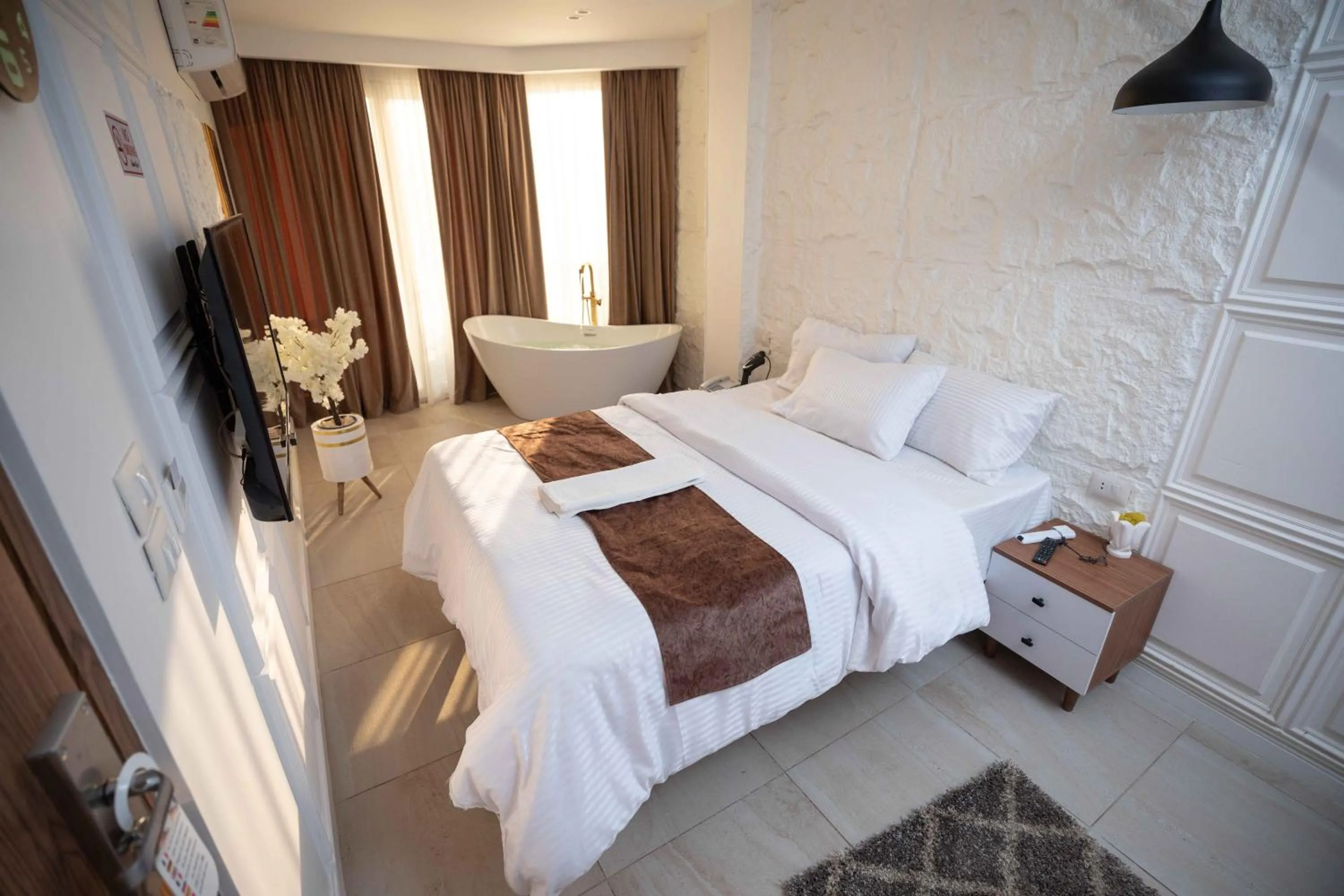 Bed in Eyes Of Egypt Pyramids View Boutique Hotel