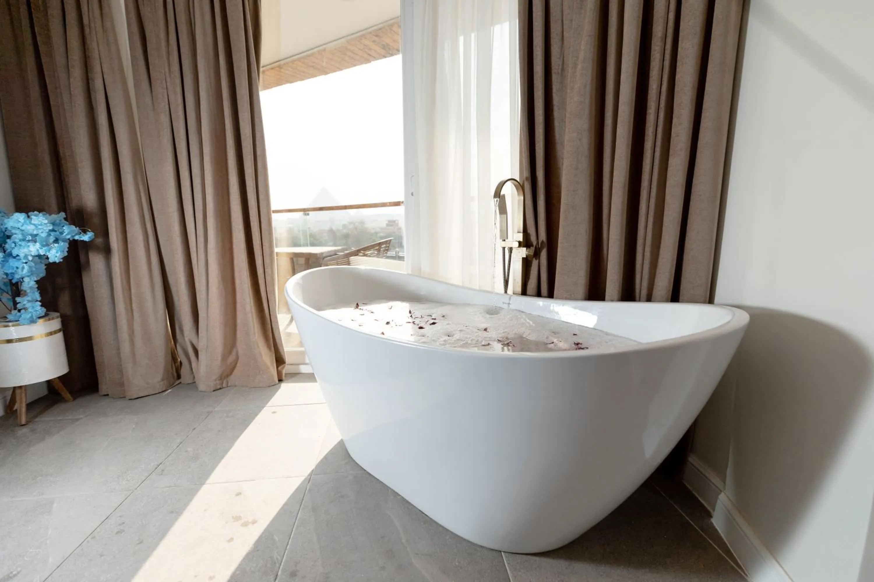 Hot Tub in Eyes Of Egypt Pyramids View Boutique Hotel