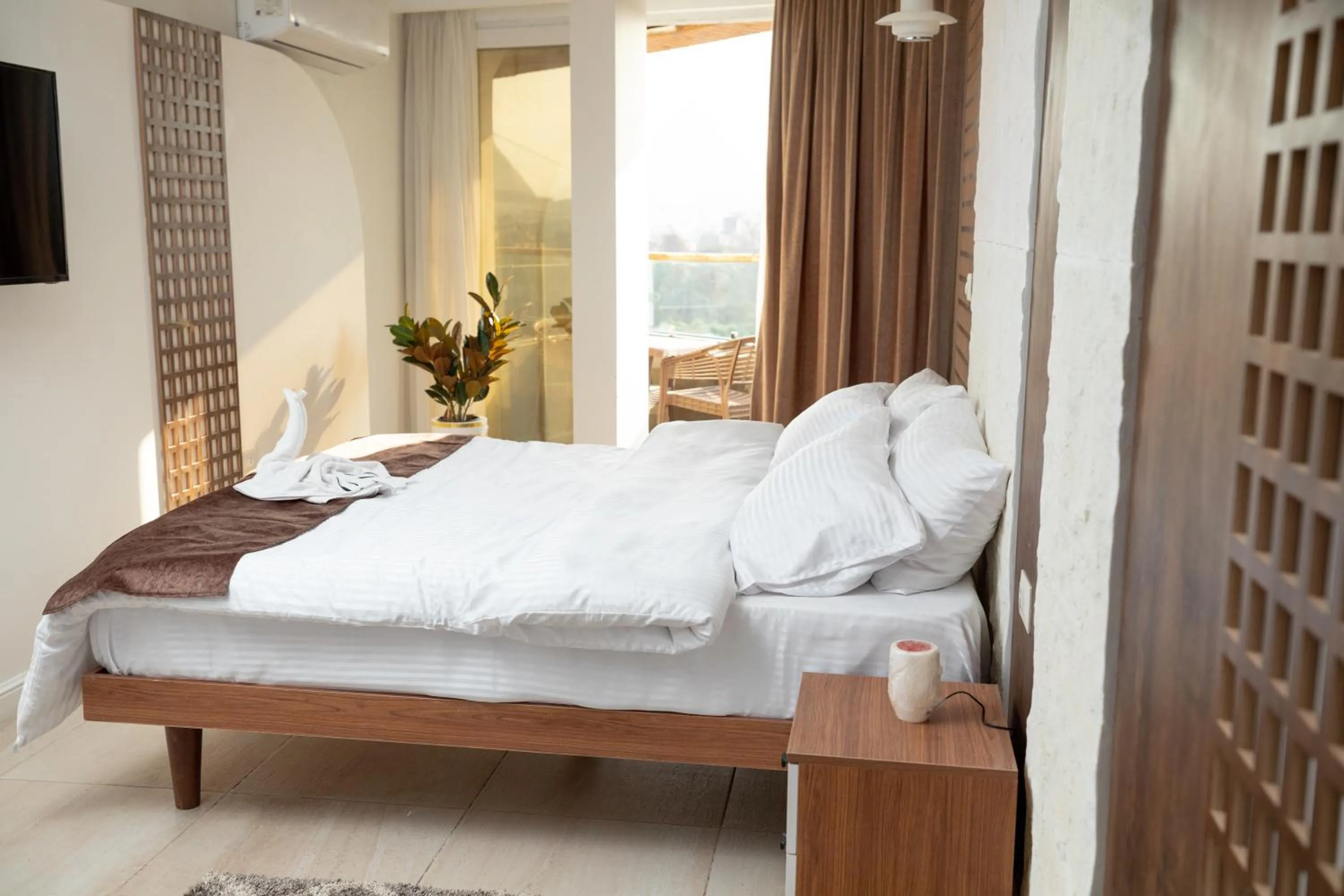 Bed in Eyes Of Egypt Pyramids View Boutique Hotel