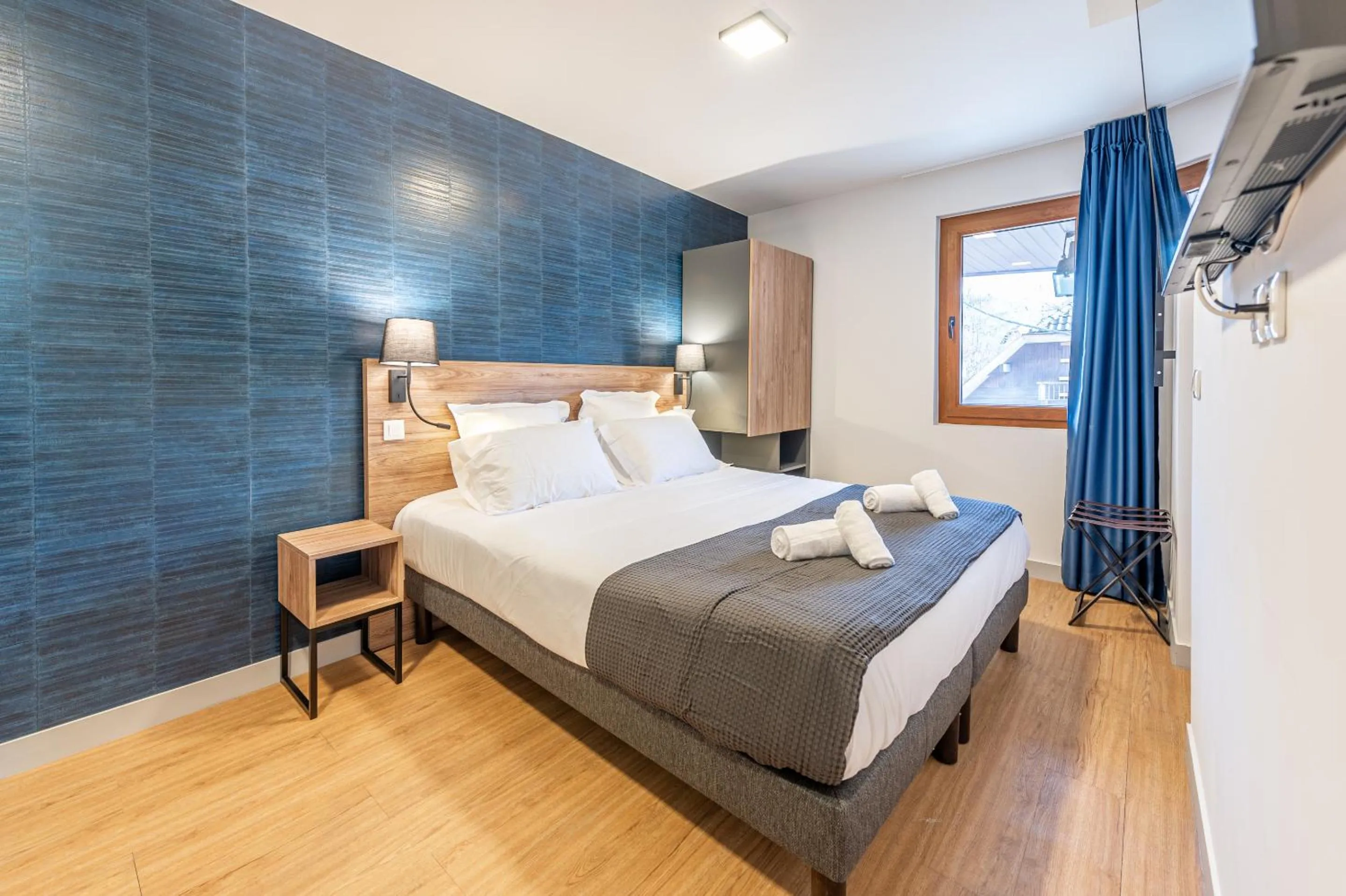 Bedroom, Bed in Les Tonnelles