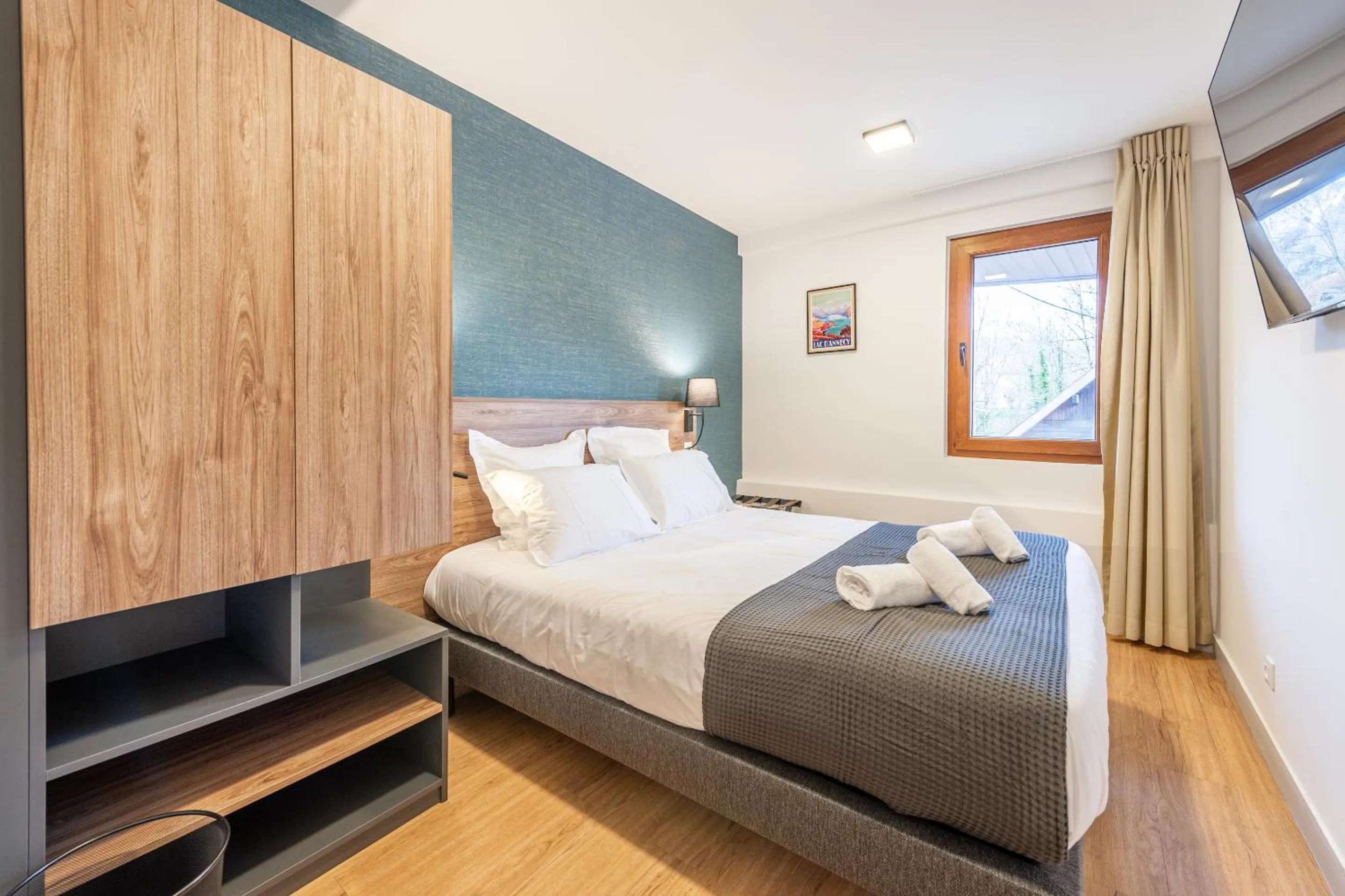 Bedroom, Bed in Les Tonnelles