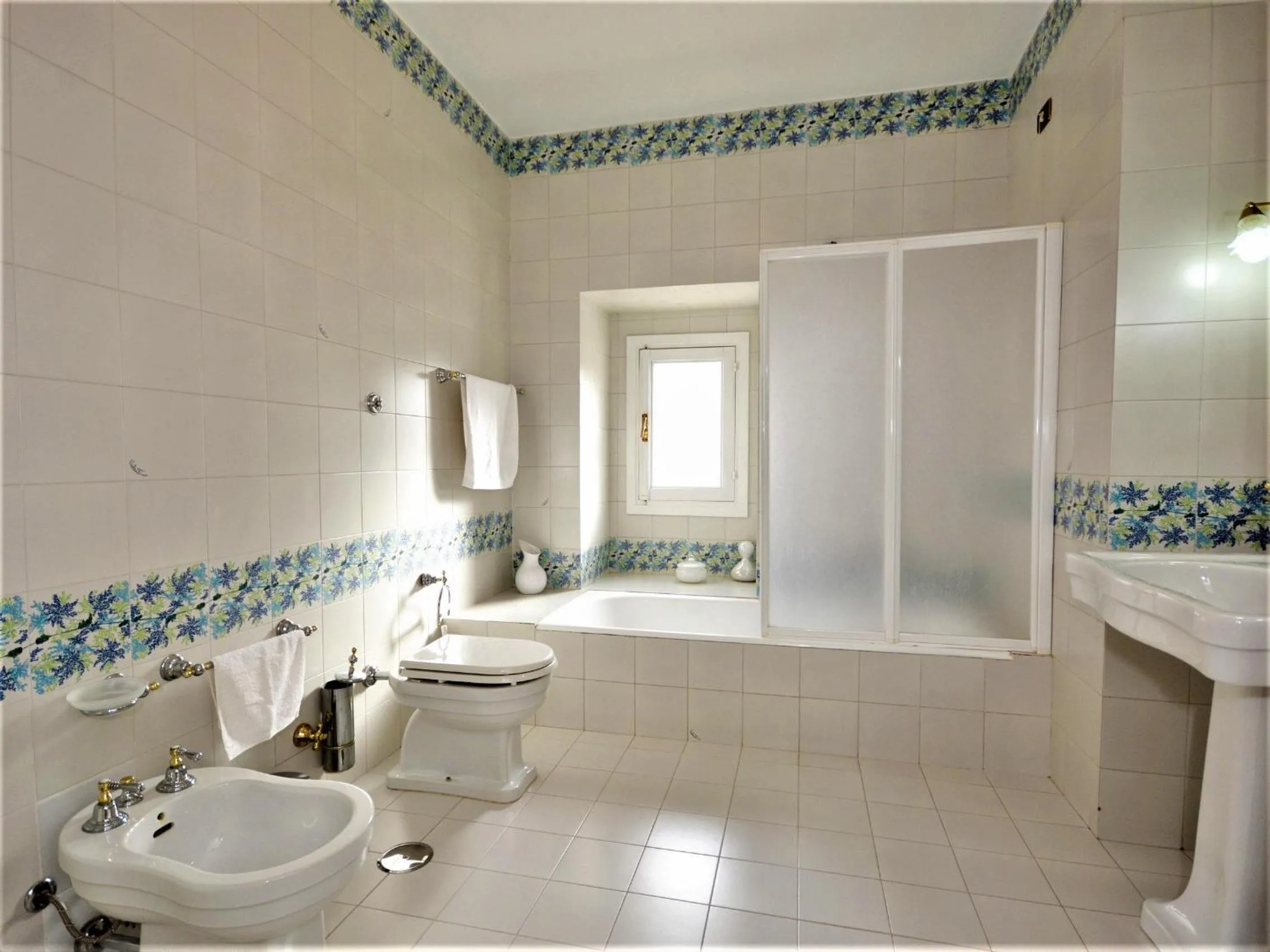 Bathroom in Palazzo Rodio