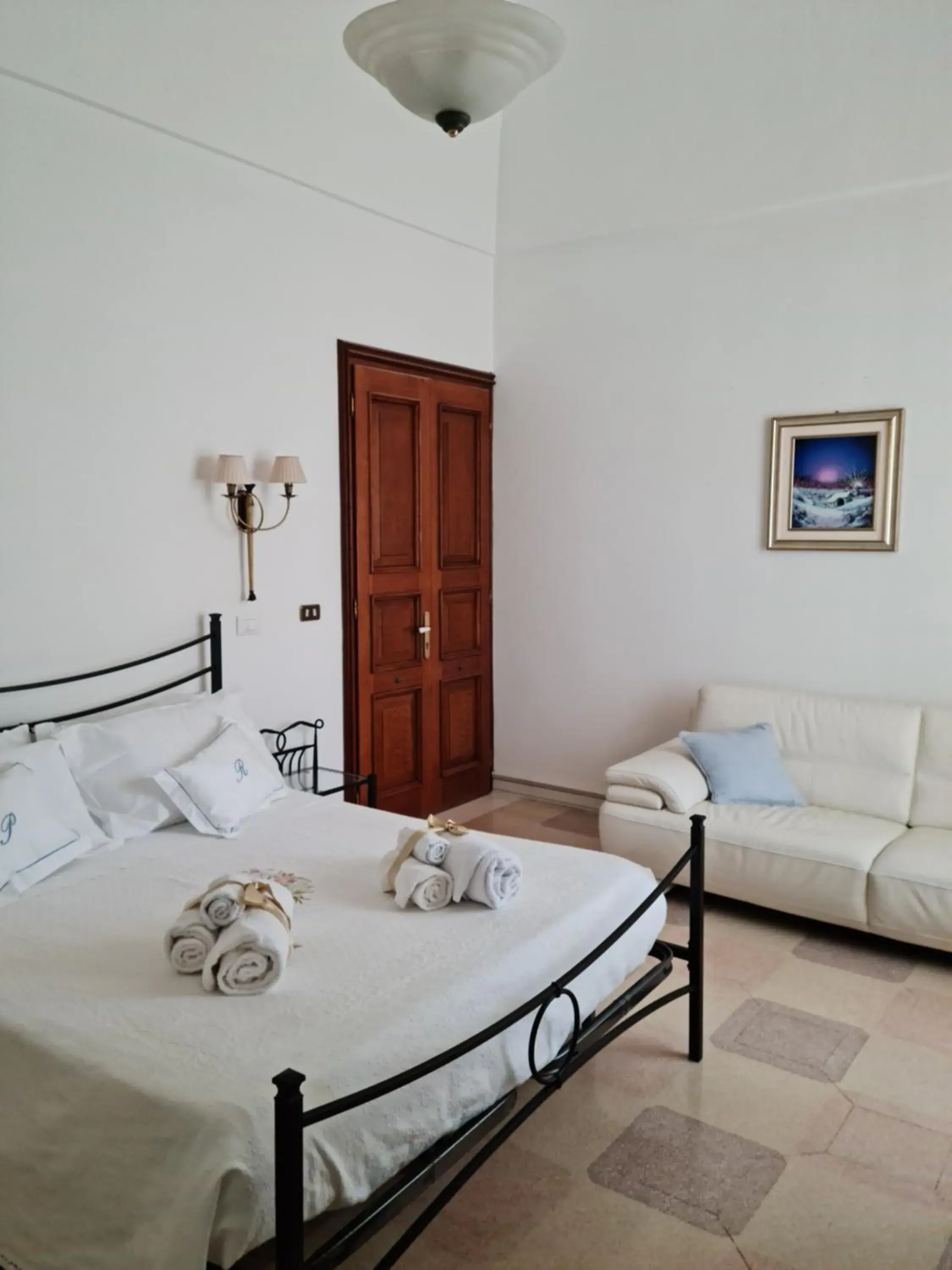 Deluxe Apartment in Palazzo Rodio Deluxe Apartment in Palazzo Rodio