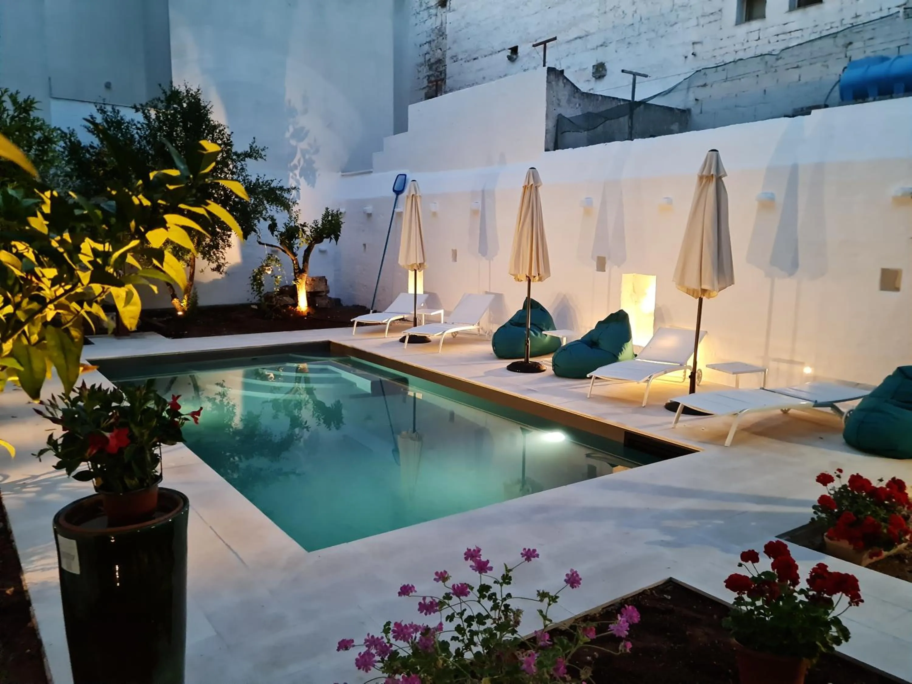 Pool view in Palazzo Rodio