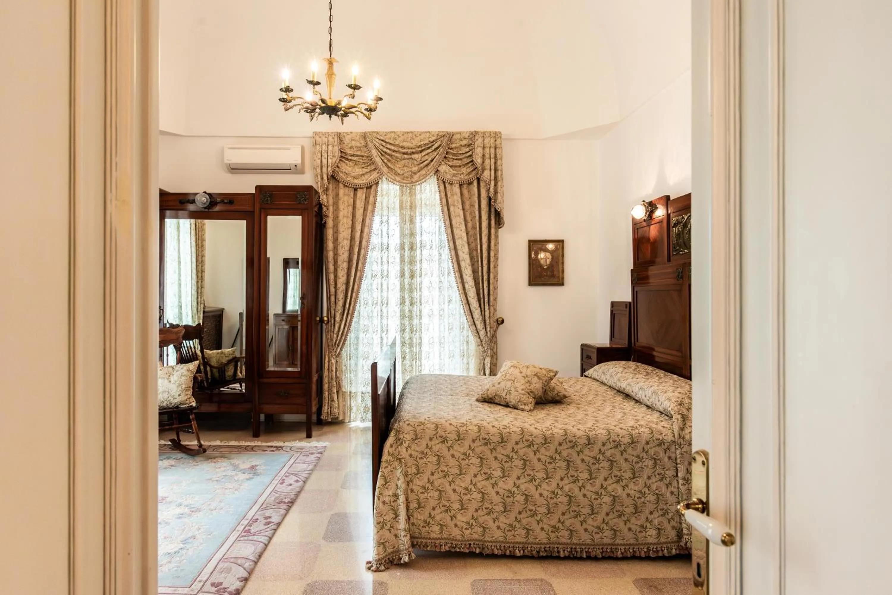 Bedroom in Palazzo Rodio