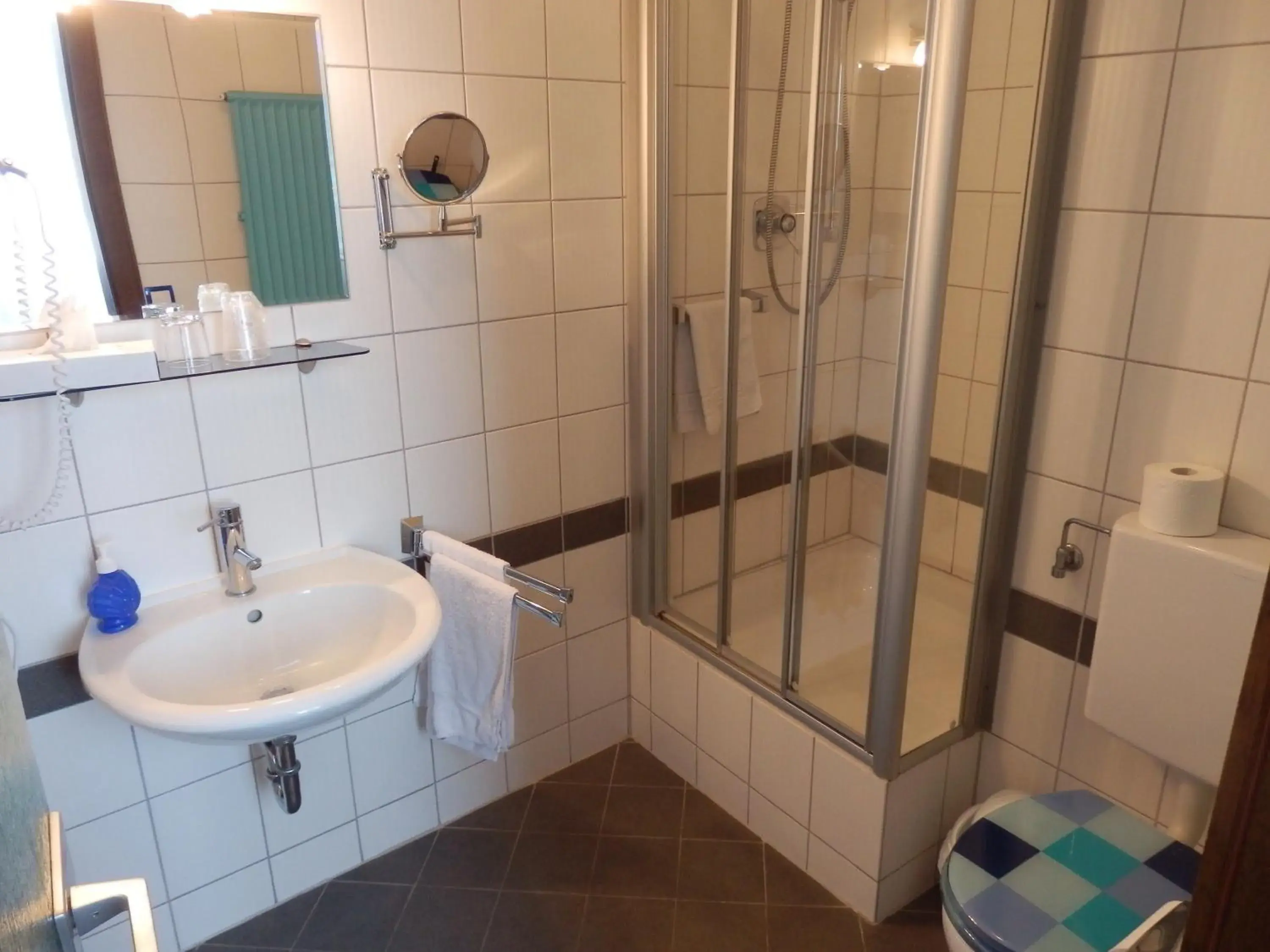 Large Twin Room - single occupancy in Hotel Rheinischer Hof Large Twin Room - single occupancy in Hotel Rheinischer Hof