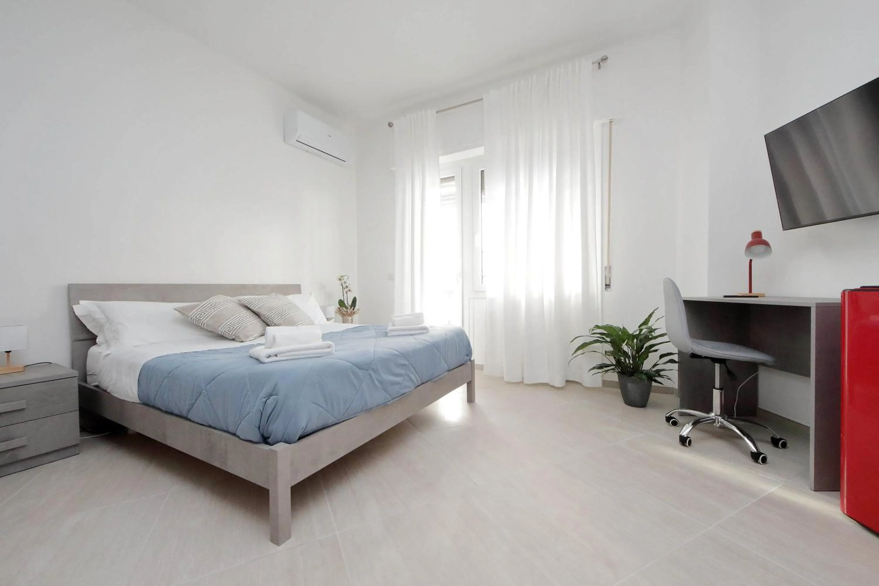 Large Double Room in 4BNB - The Dome TwentyFive