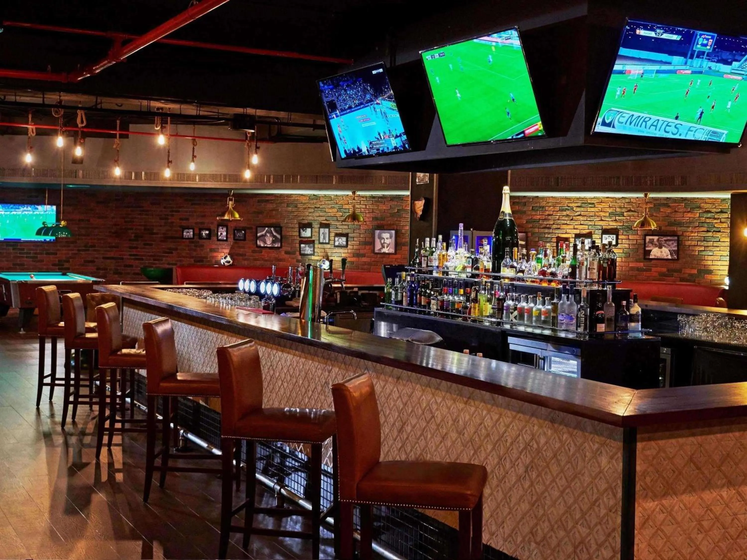 Restaurant/places to eat in Fairmont Ajman