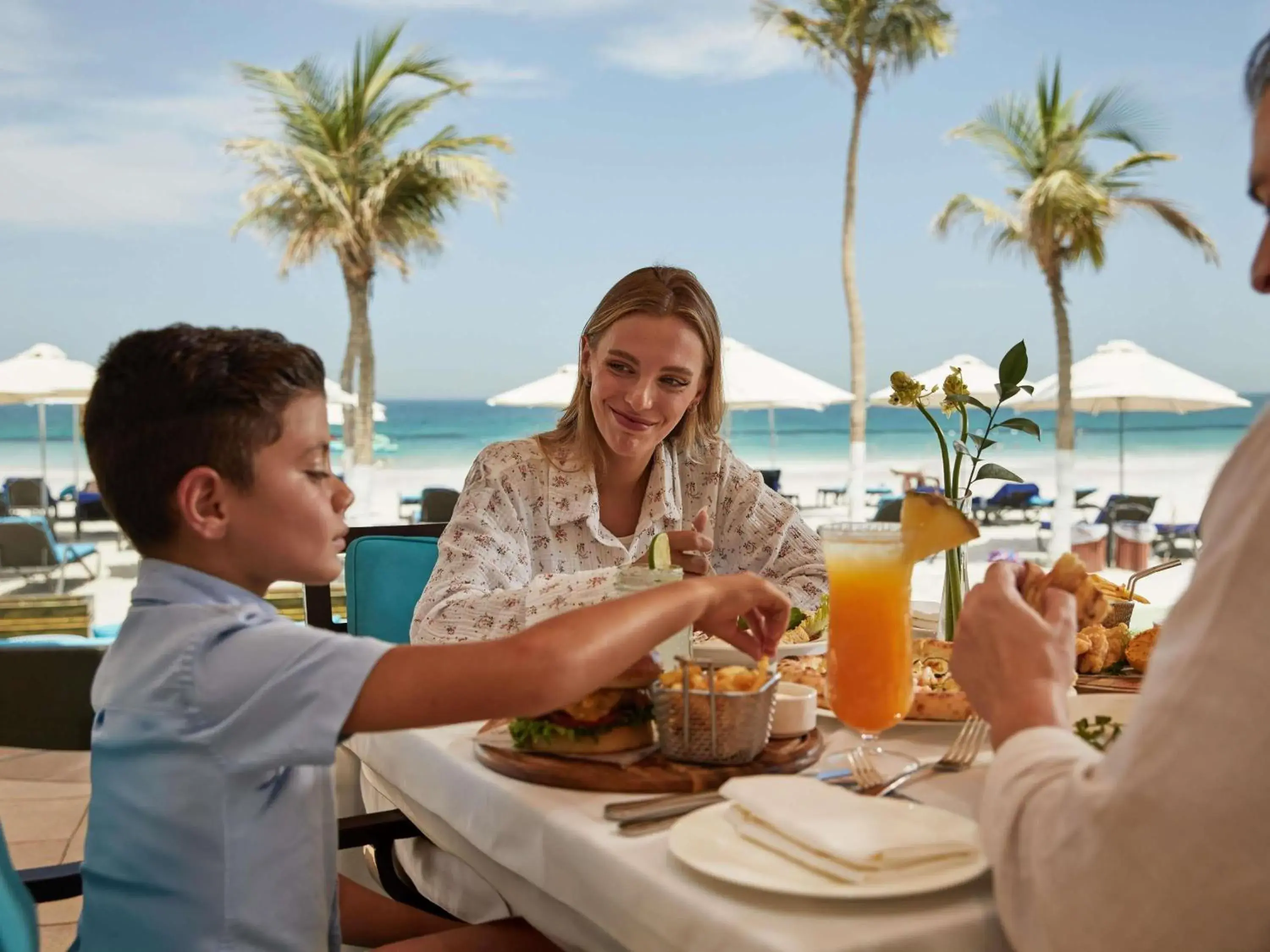 Lounge or bar in Fairmont Ajman Lounge or bar in Fairmont Ajman