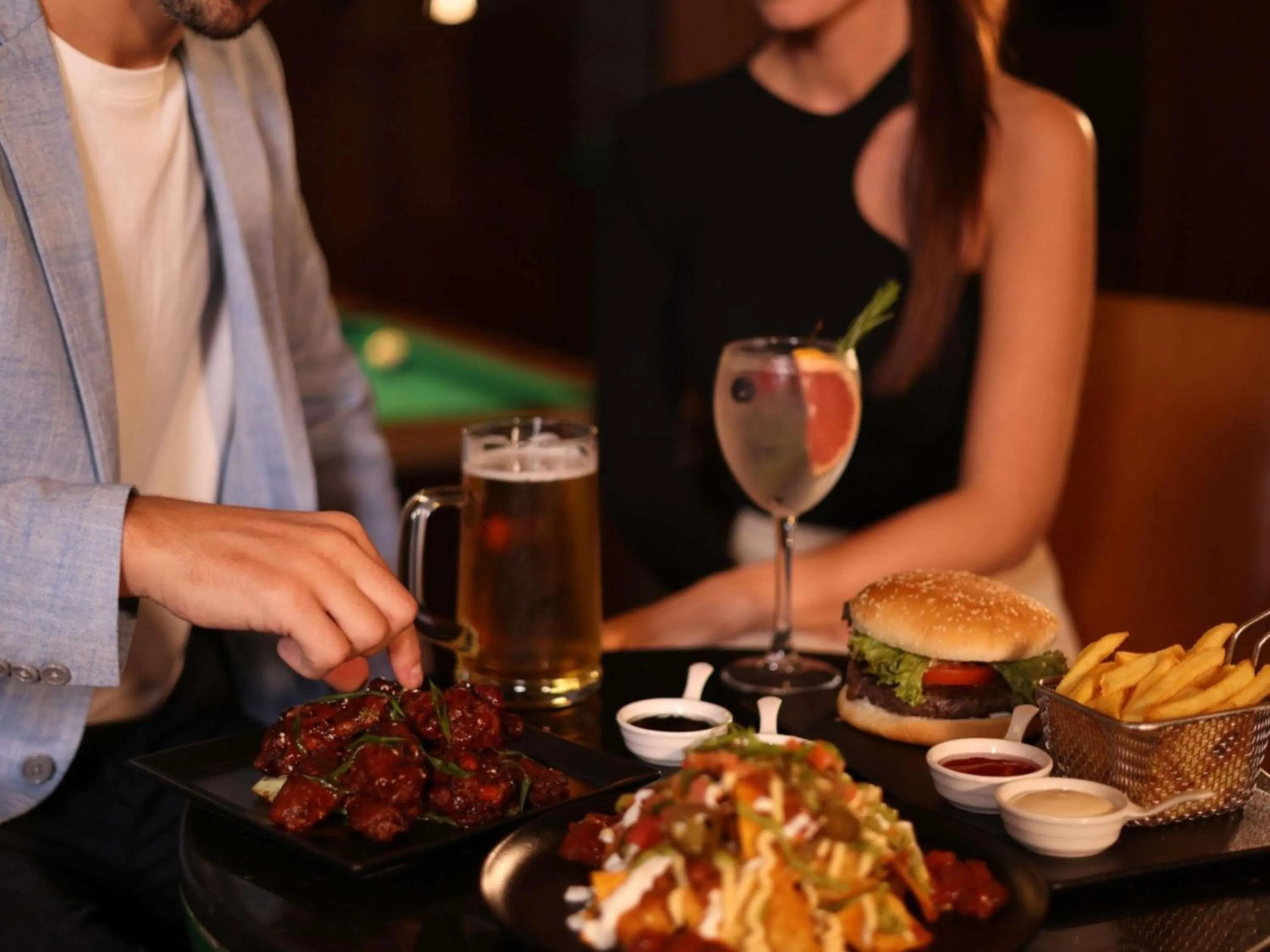 Lounge or bar in Fairmont Ajman