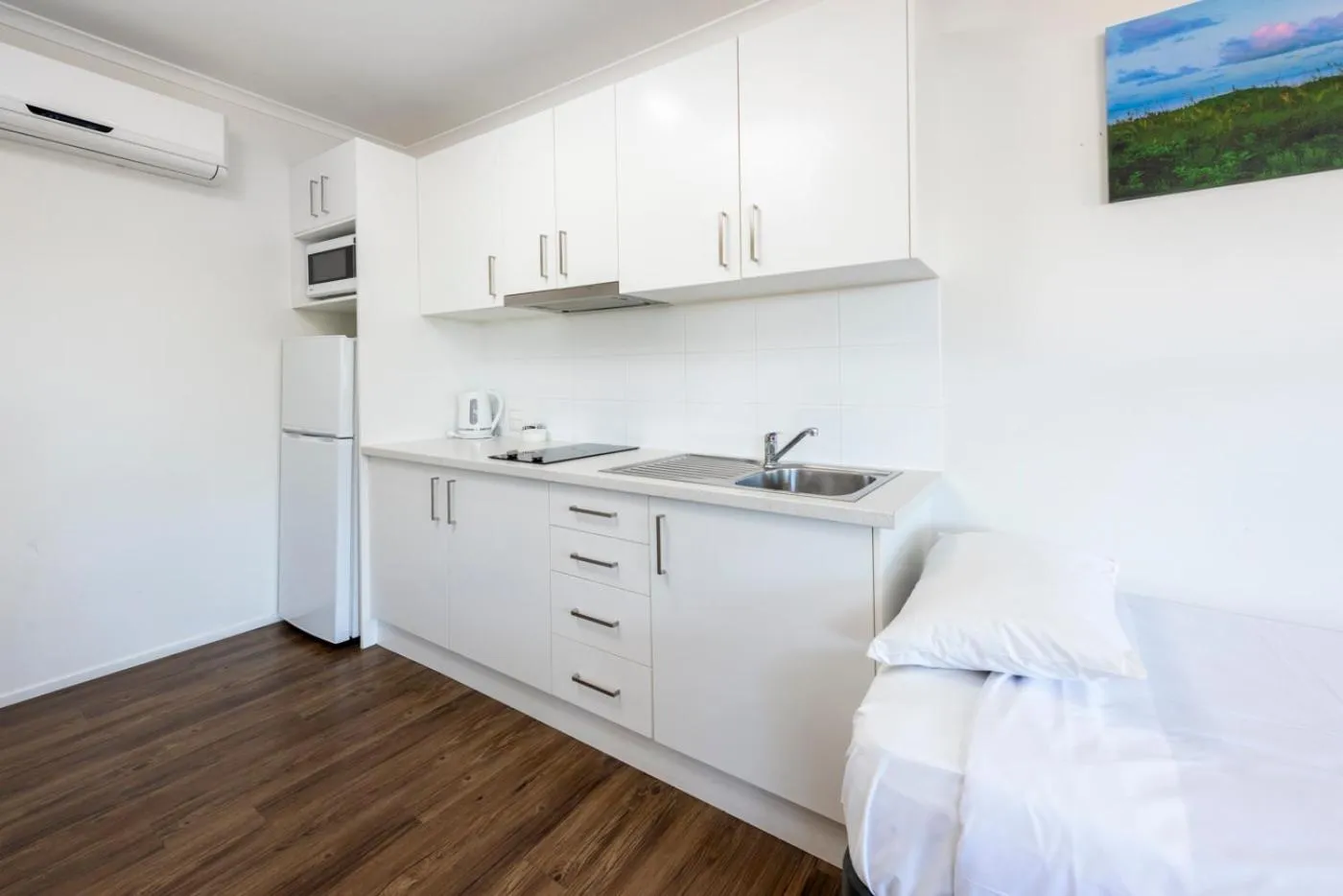 kitchen in Chinchilla Tourist Park