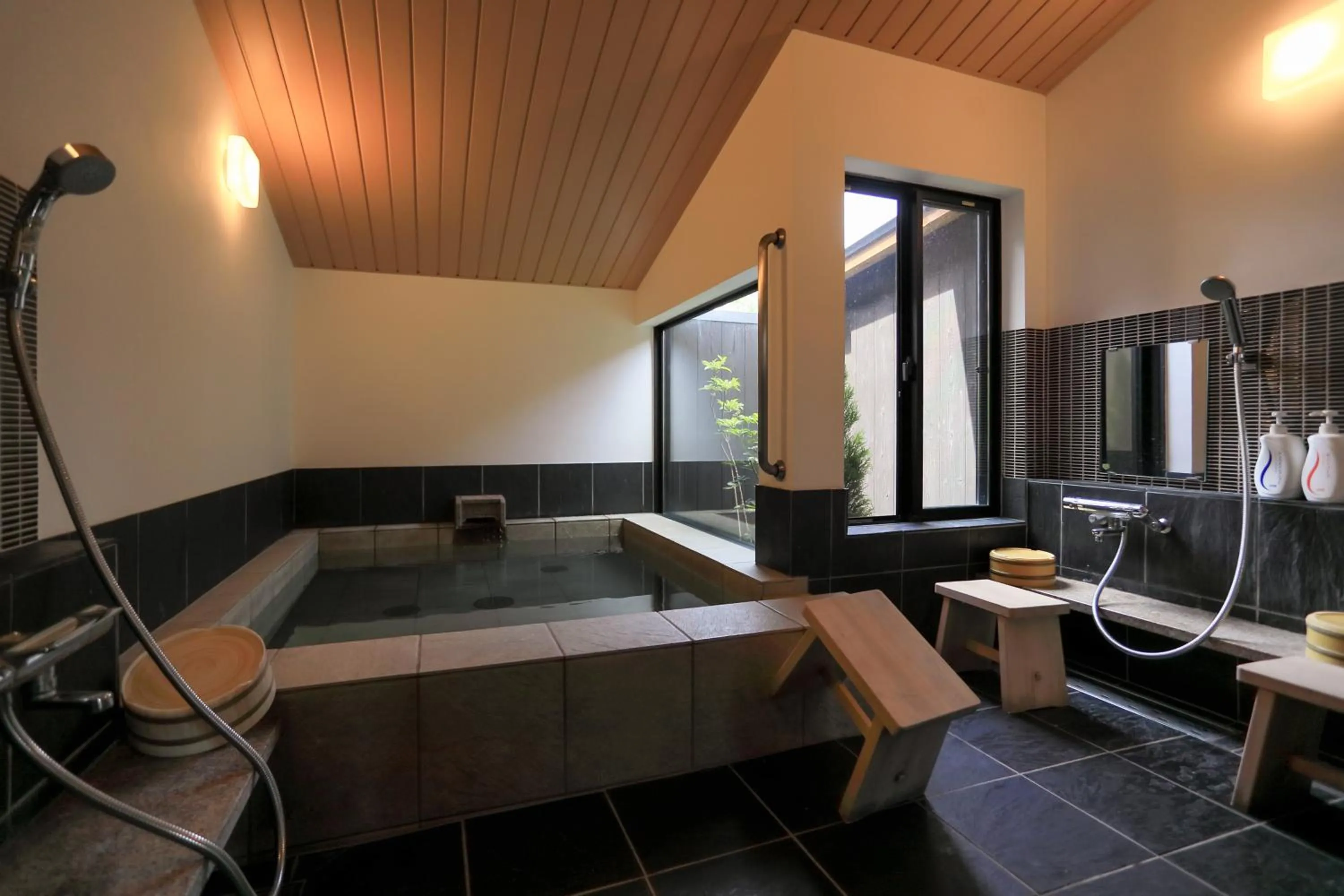 Hot Spring Bath in Jinpuso