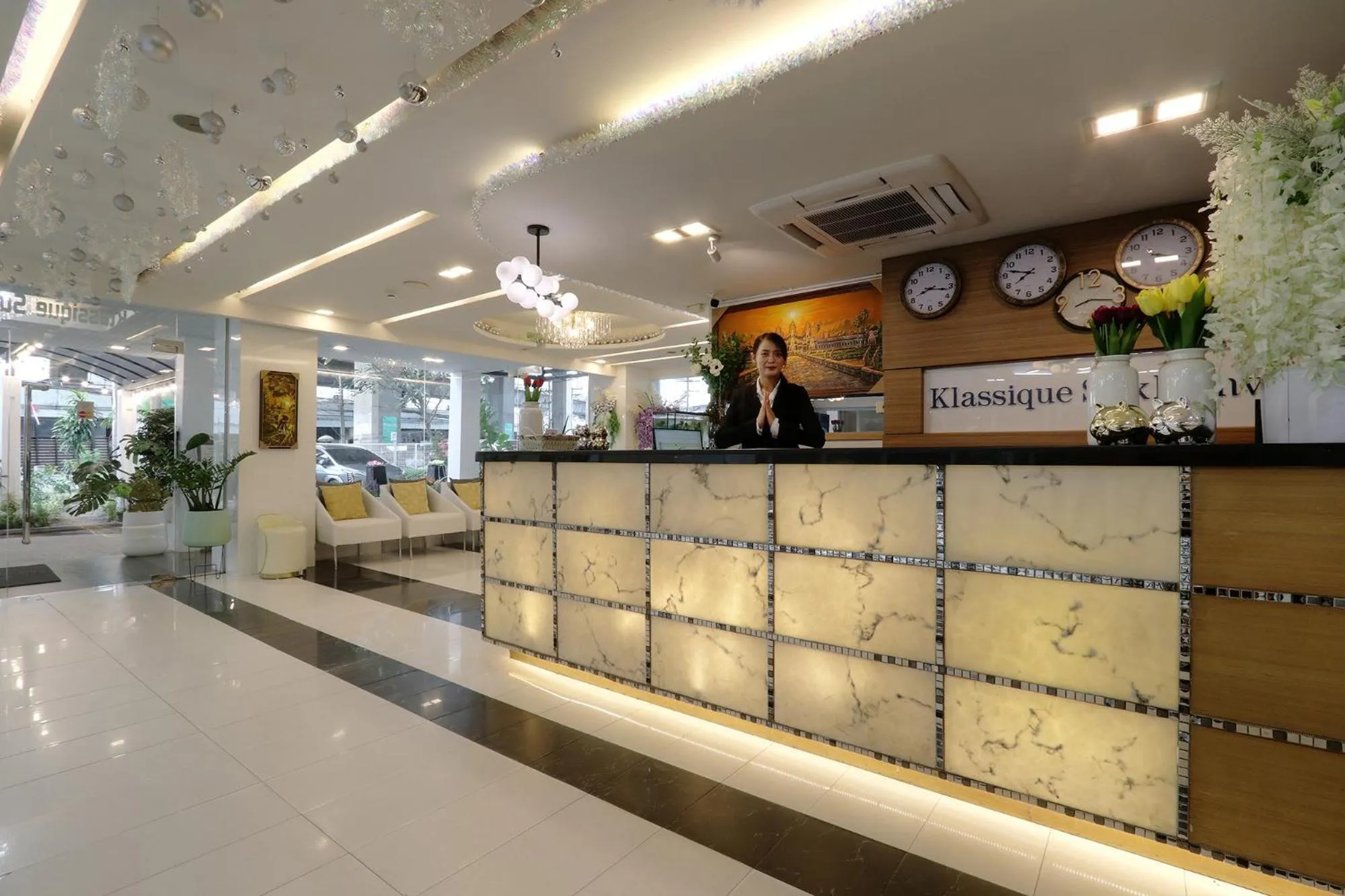 Lobby or reception in Klassique Sukhumvit Hotel